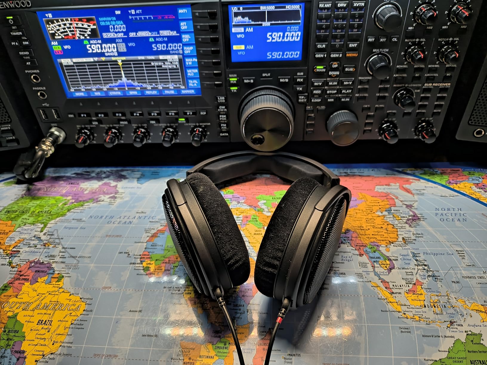 Sennheiser HD 600 - Audiophile Open-Back Dynamic Wired Headphones Over Ear with Natural Soundstage and Premium Comfort for Music Lovers, Open Metal Earpiece Covers, Black customer photo 2