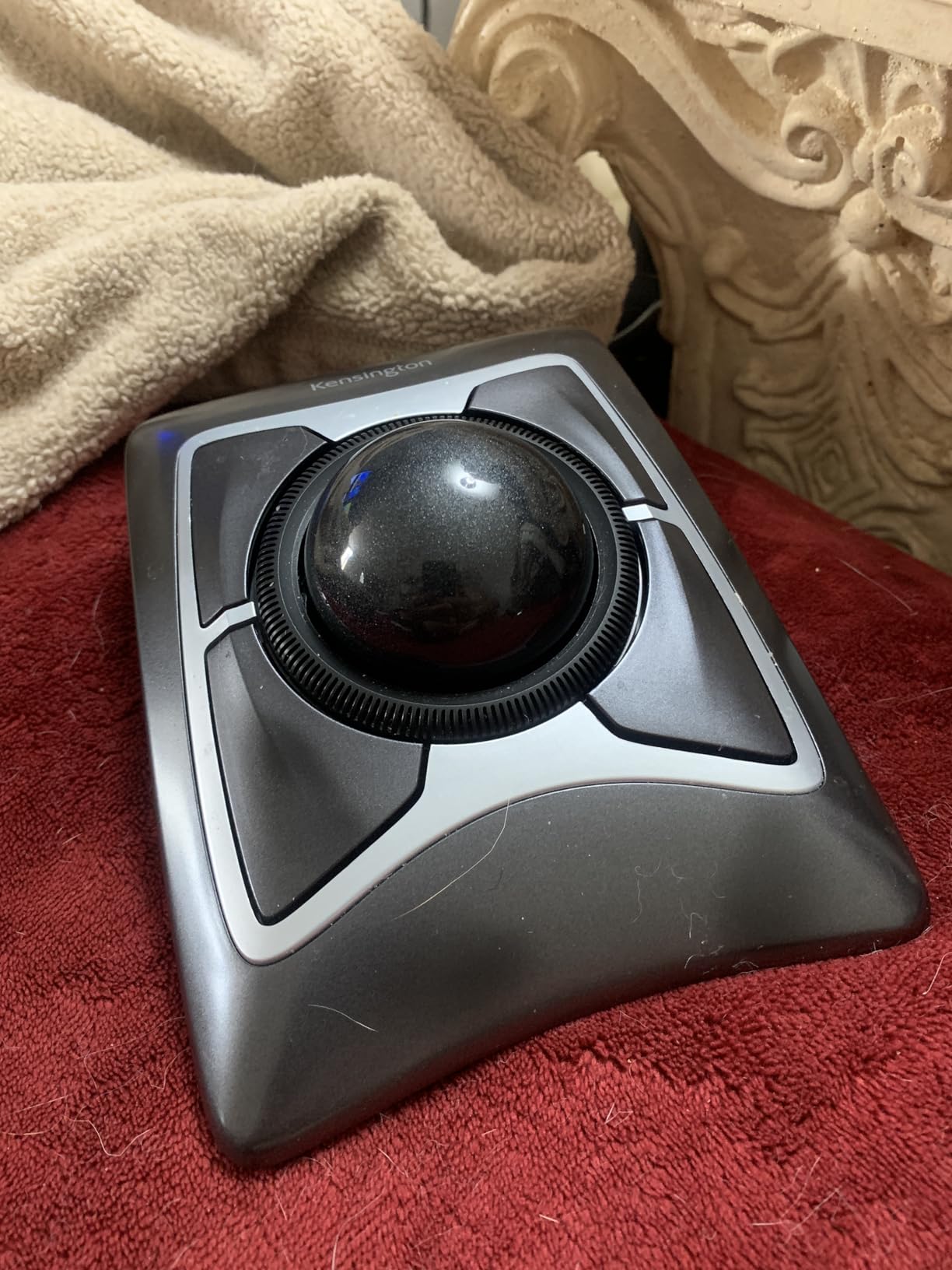 Expert Trackball Mouse (K64325), Black Silver, 5 W x 5-3/4 D x 2-1/2 H customer photo 1