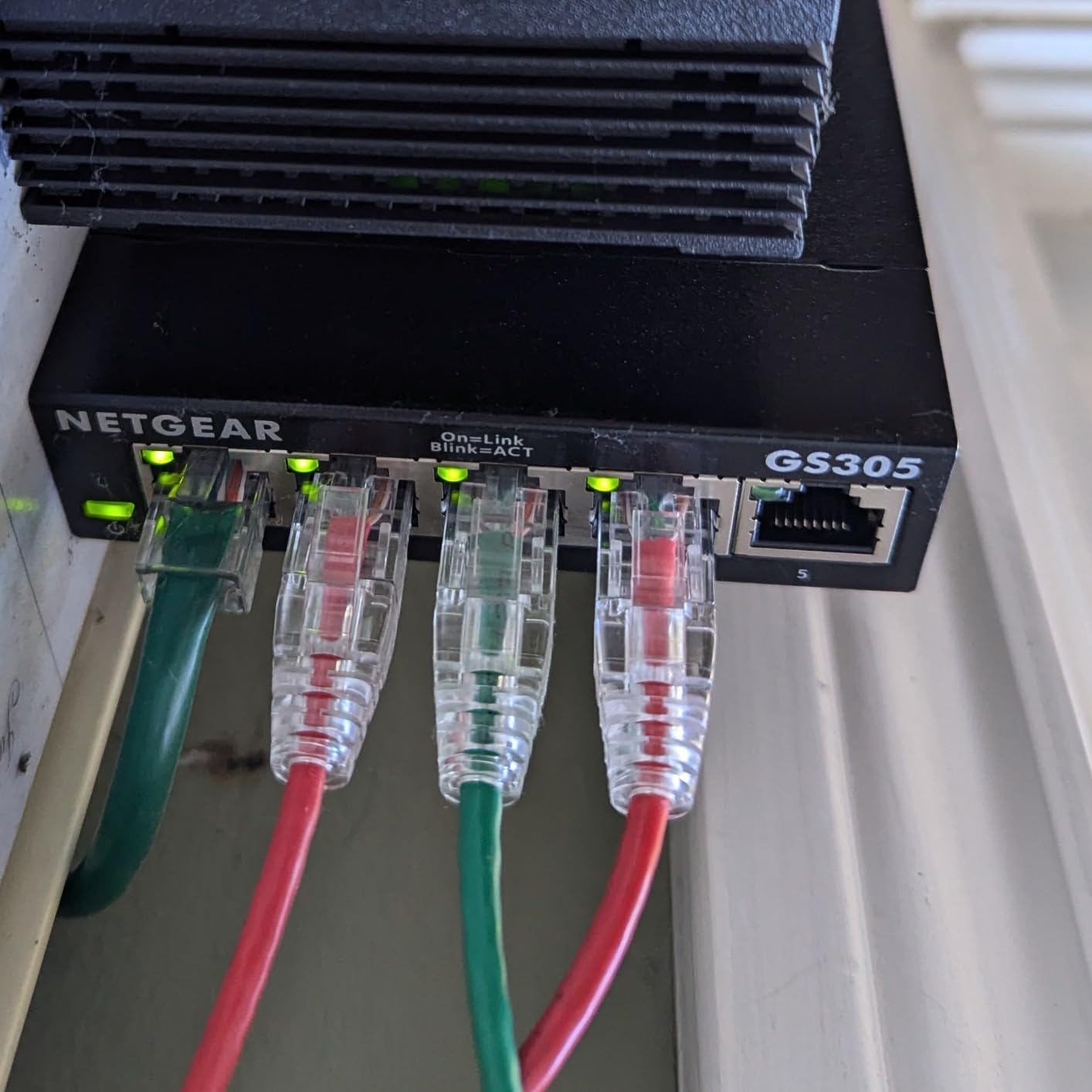 NETGEAR 5-Port Gigabit Ethernet Unmanaged Switch (GS105NA) - Desktop or Wall Mount, and Limited Lifetime Protection customer photo 1