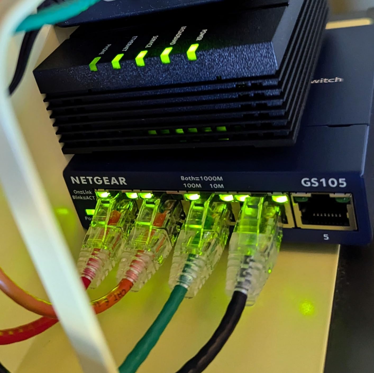 NETGEAR 5-Port Gigabit Ethernet Unmanaged Switch (GS105NA) - Desktop or Wall Mount, and Limited Lifetime Protection customer photo 2