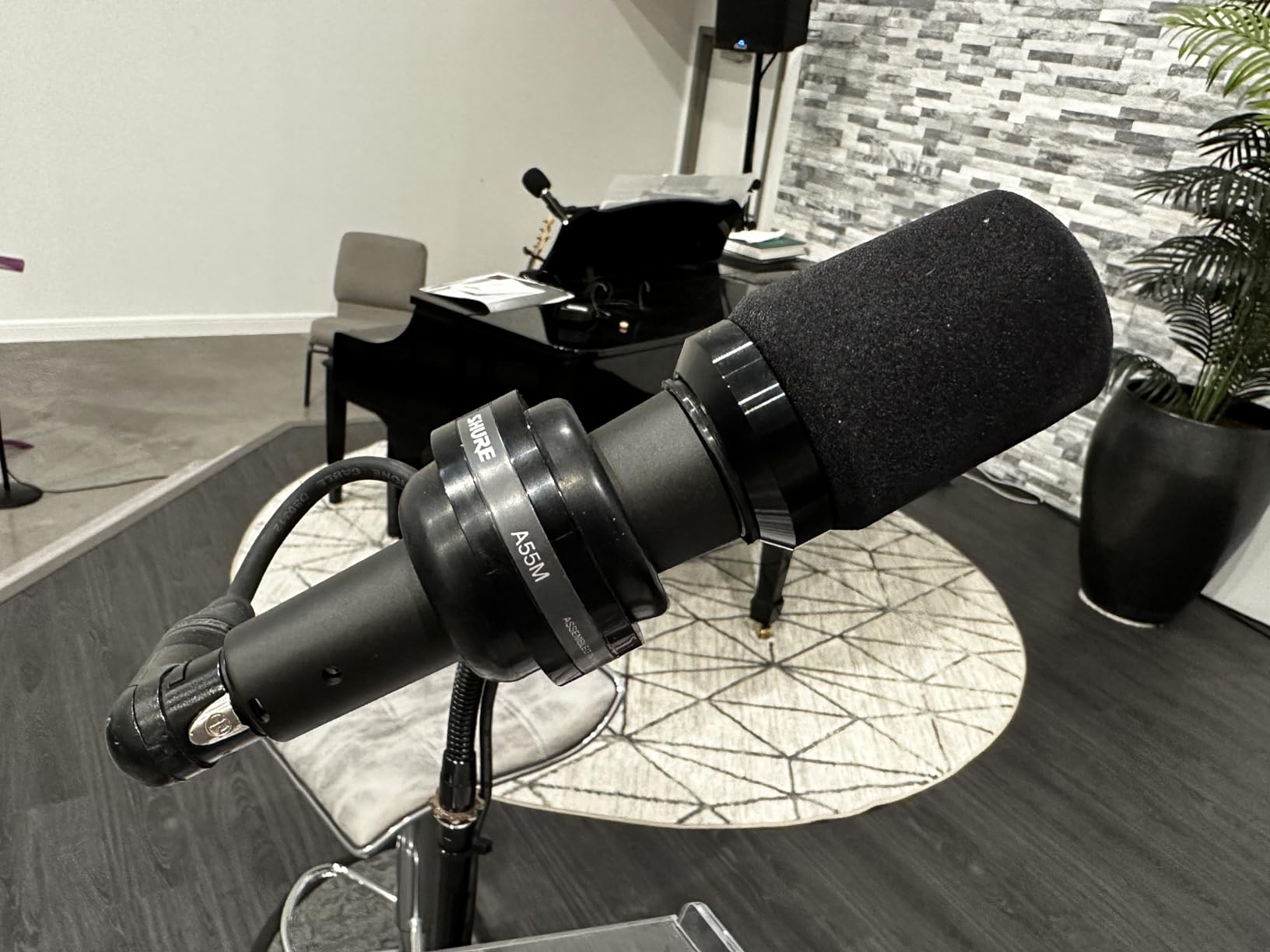 Shure A55M Shock Mount Microphone Clip - Shockstopper Isolation Mount and Adapter for Handheld Mics with 3/4 (25-30mm) Barrel Diameter including Shure models SM, KSM, and more customer photo 2