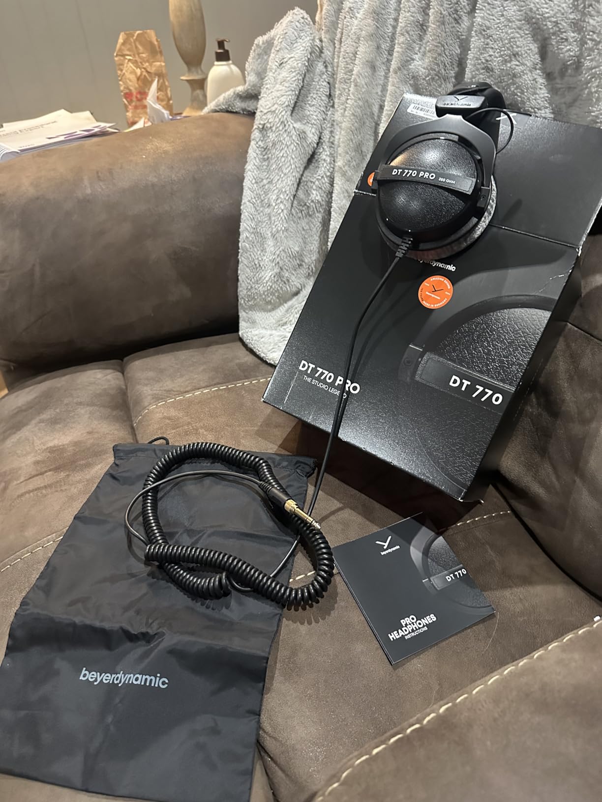beyerdynamic DT 770 PRO, 250 Ohm, Closed Back, Over Ear, Wired Professional Studio Headphones, Studio Monitor, Audiophile, 3m Coiled Cable, Black with Gray Velour Ear Pads customer photo 1