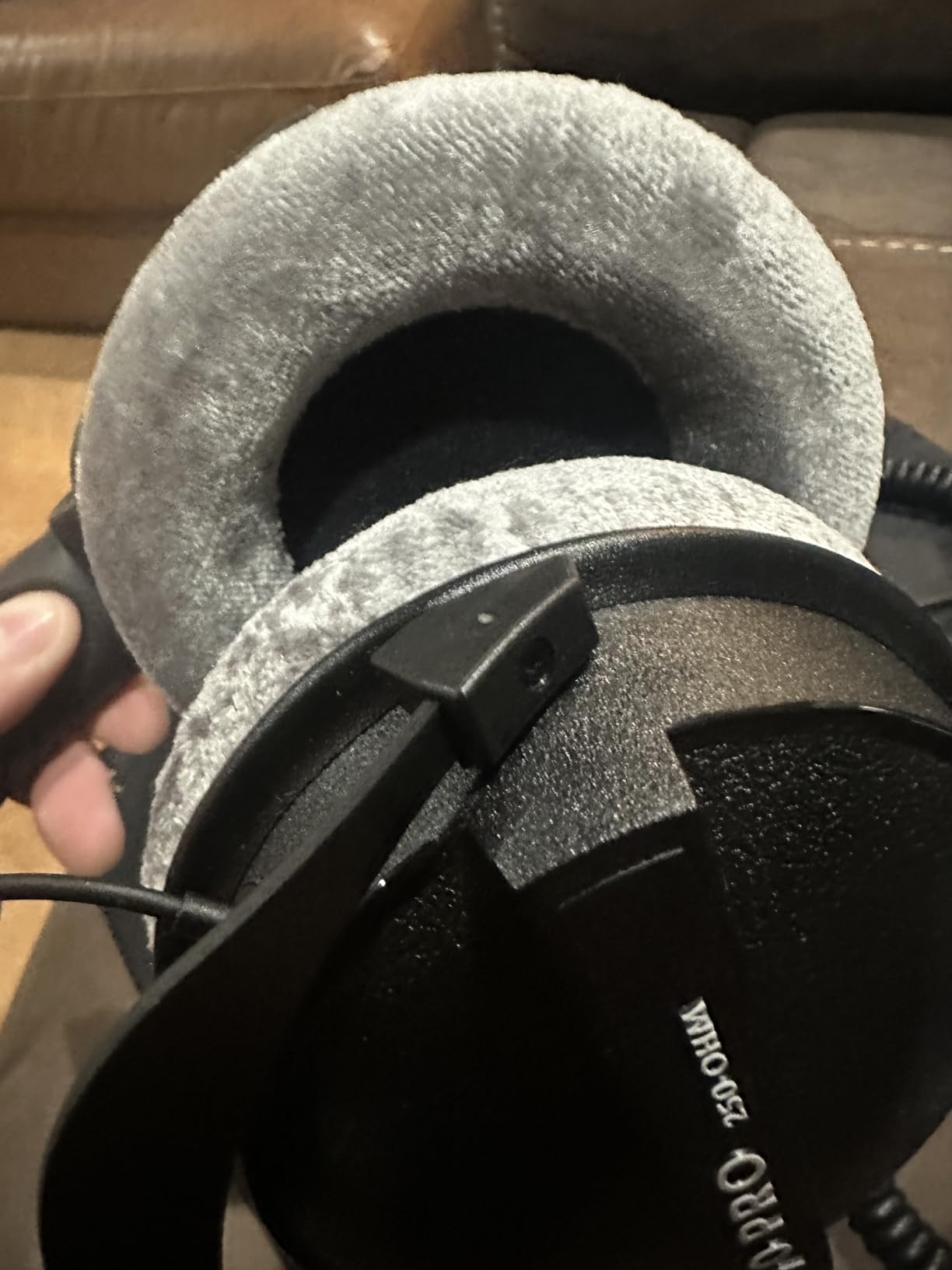 beyerdynamic DT 770 PRO, 250 Ohm, Closed Back, Over Ear, Wired Professional Studio Headphones, Studio Monitor, Audiophile, 3m Coiled Cable, Black with Gray Velour Ear Pads customer photo 2
