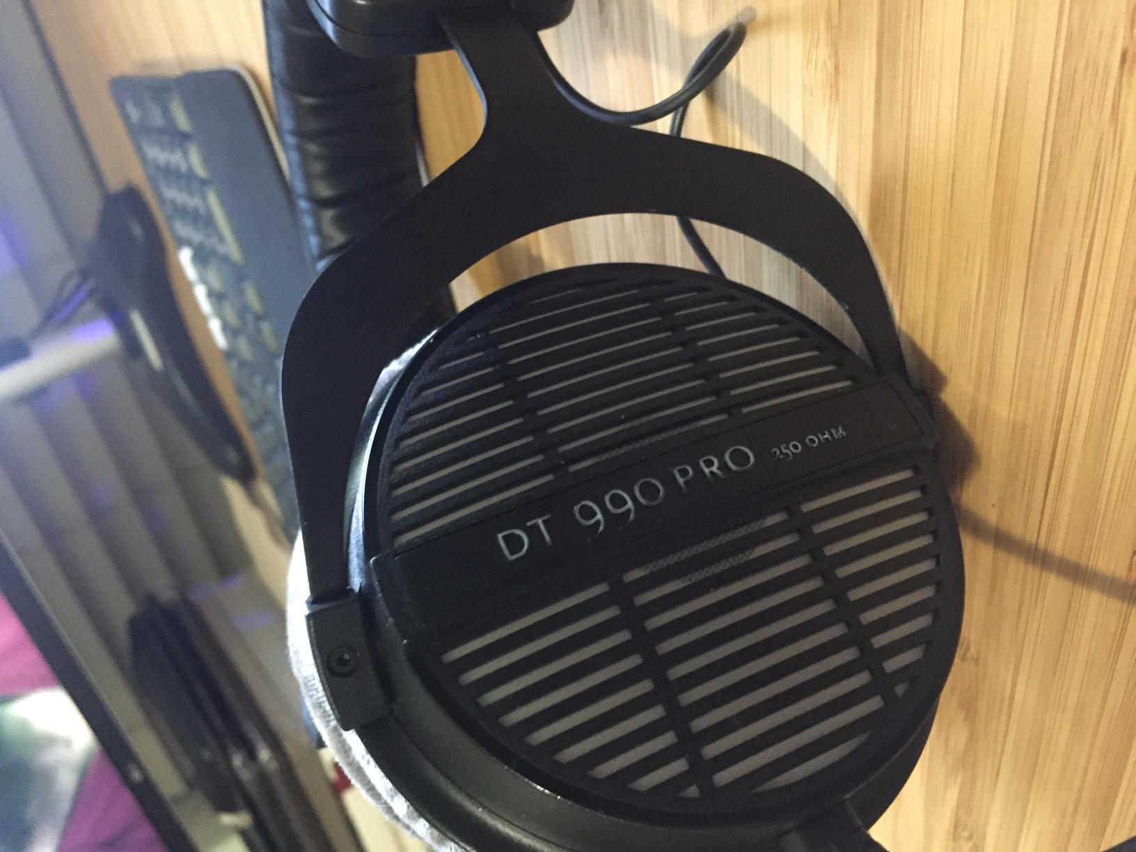 beyerdynamic DT 990 Pro 250 ohm Over-Ear Studio Headphones for Mixing, Mastering, and Editing customer photo 2