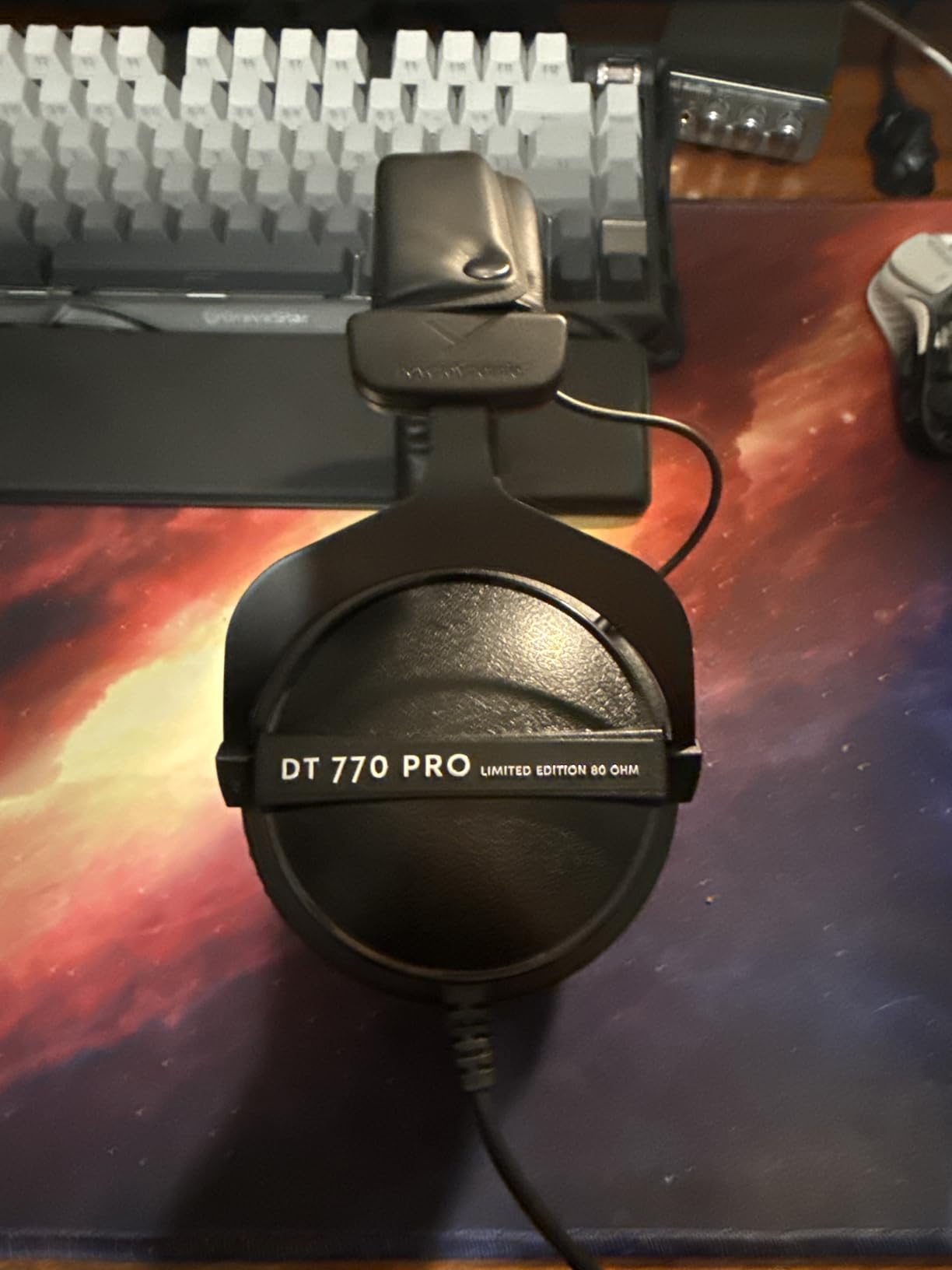 beyerdynamic DT 770 PRO 80 Ohm Over-Ear Studio Headphones in Gray. Enclosed Design, Wired for Professional Recording and Monitoring customer photo 1