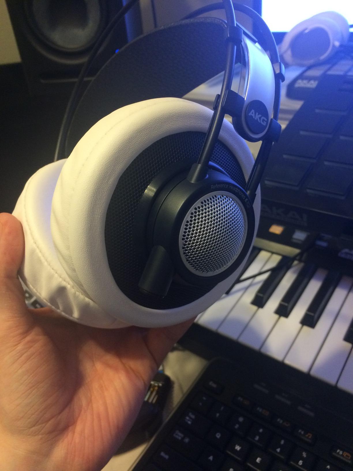 AKG Pro Audio 2458X00190 (K702) Over-Ear, Open-Back, Flat-Wire, Reference Studio Headphones,Black customer photo 1