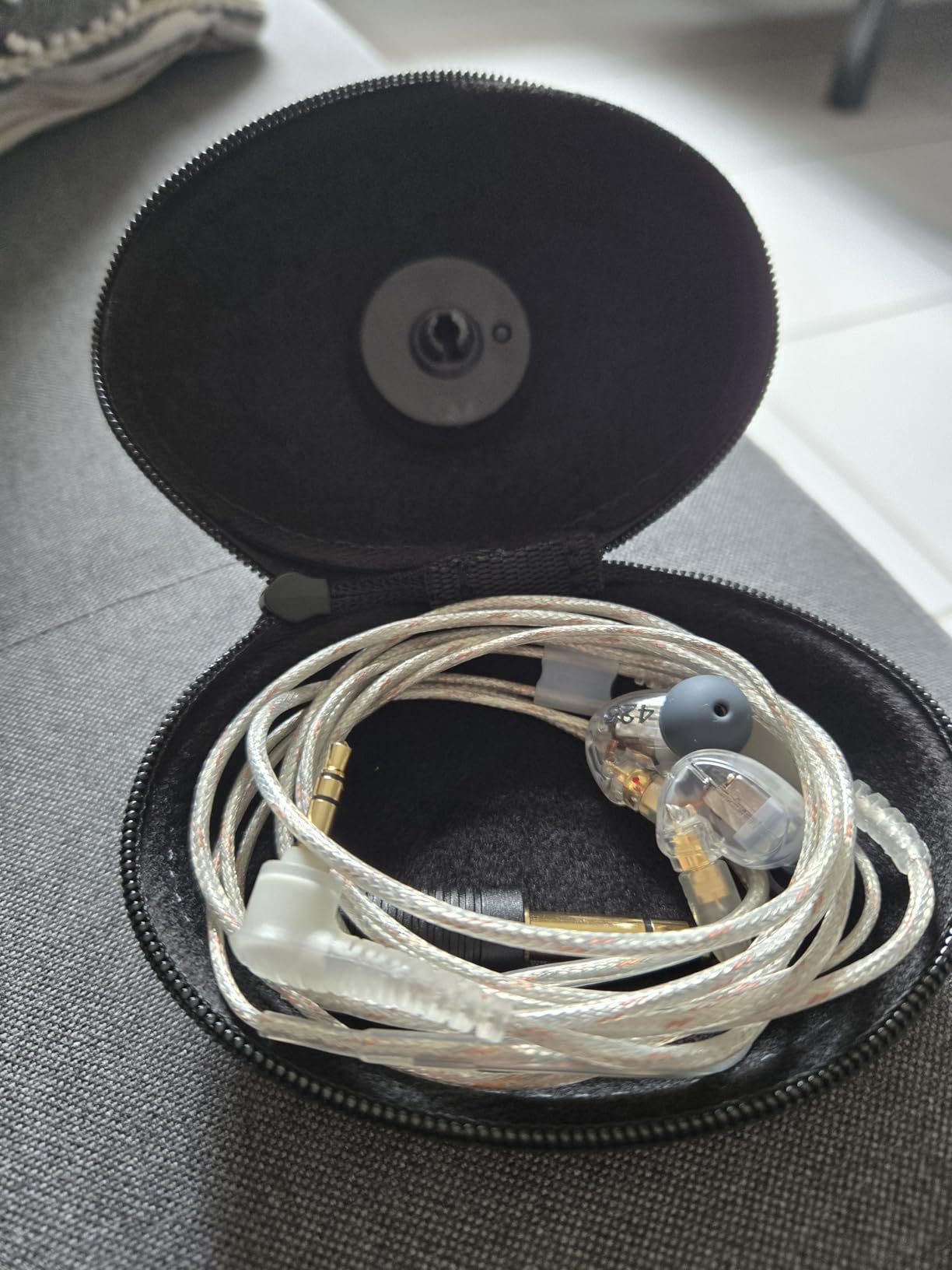 SE425 PRO Wired Earbuds - Professional Sound Isolating Earphones with Detailed Sound, Dual-Driver Hybrid, Secure in-Ear Fit, Detachable Cable, Durable Quality, Clear customer photo 2