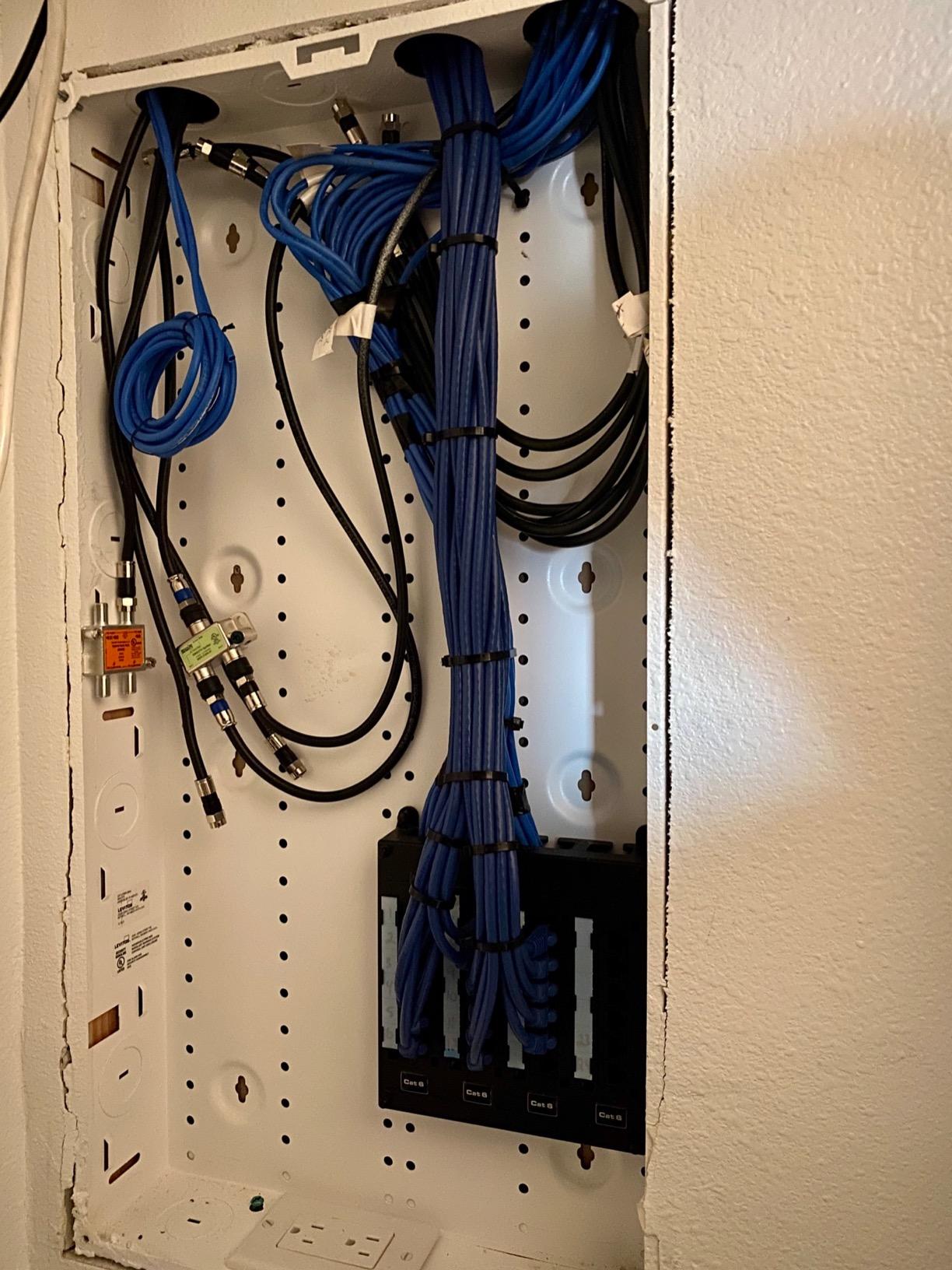 Leviton Twist and Mount Patch Panel, CAT 6 24 Port, 476TM-624, Black customer photo 1