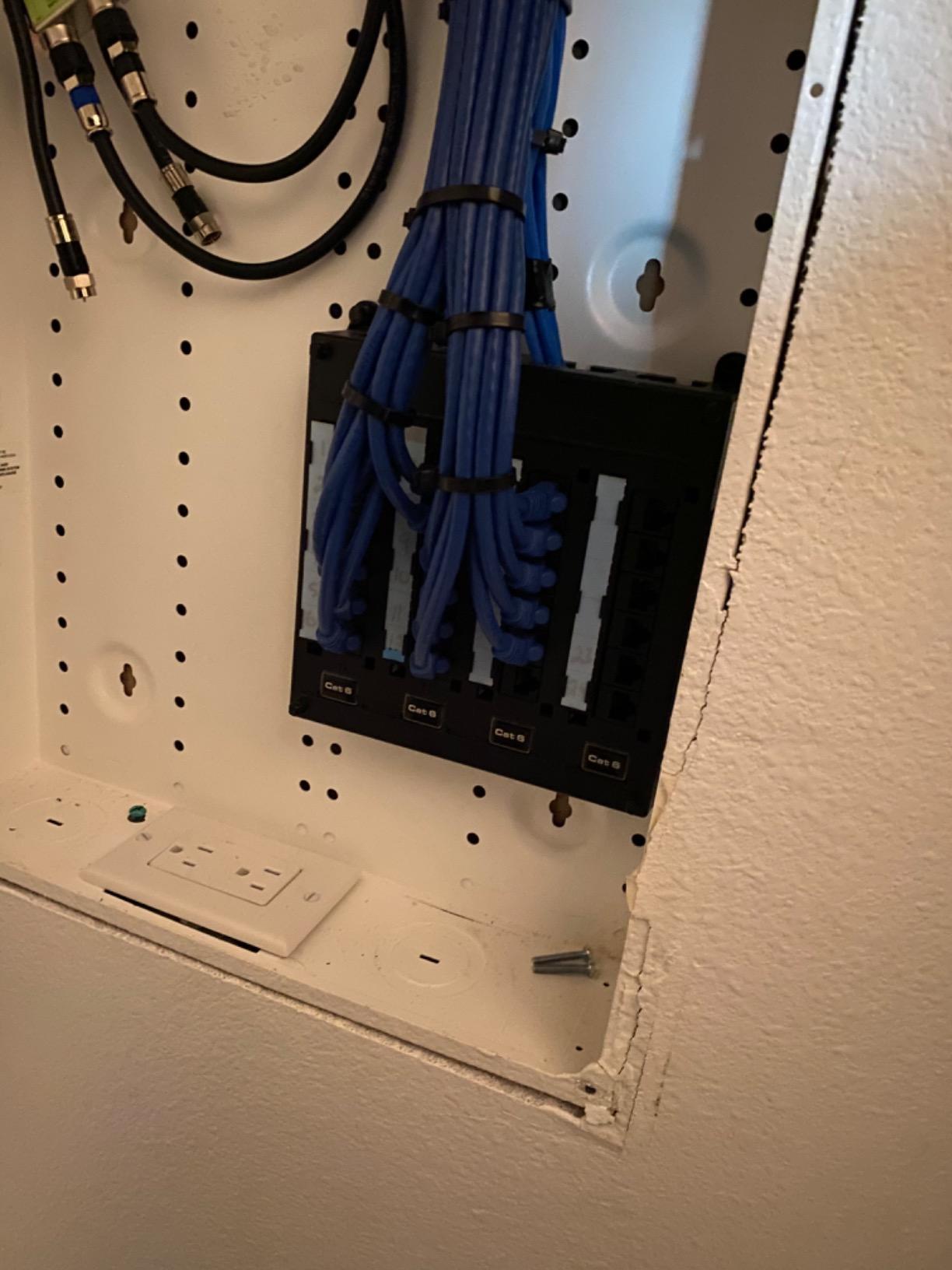 Leviton Twist and Mount Patch Panel, CAT 6 24 Port, 476TM-624, Black customer photo 2