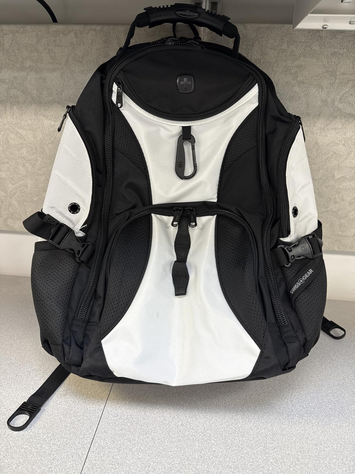 SWISSGEAR 1900 ScanSmart TSA Laptop Backpack Fits 17 Inch Laptop with RFID Protection and Tablet Pocket, Black, 19-Inch customer photo 2