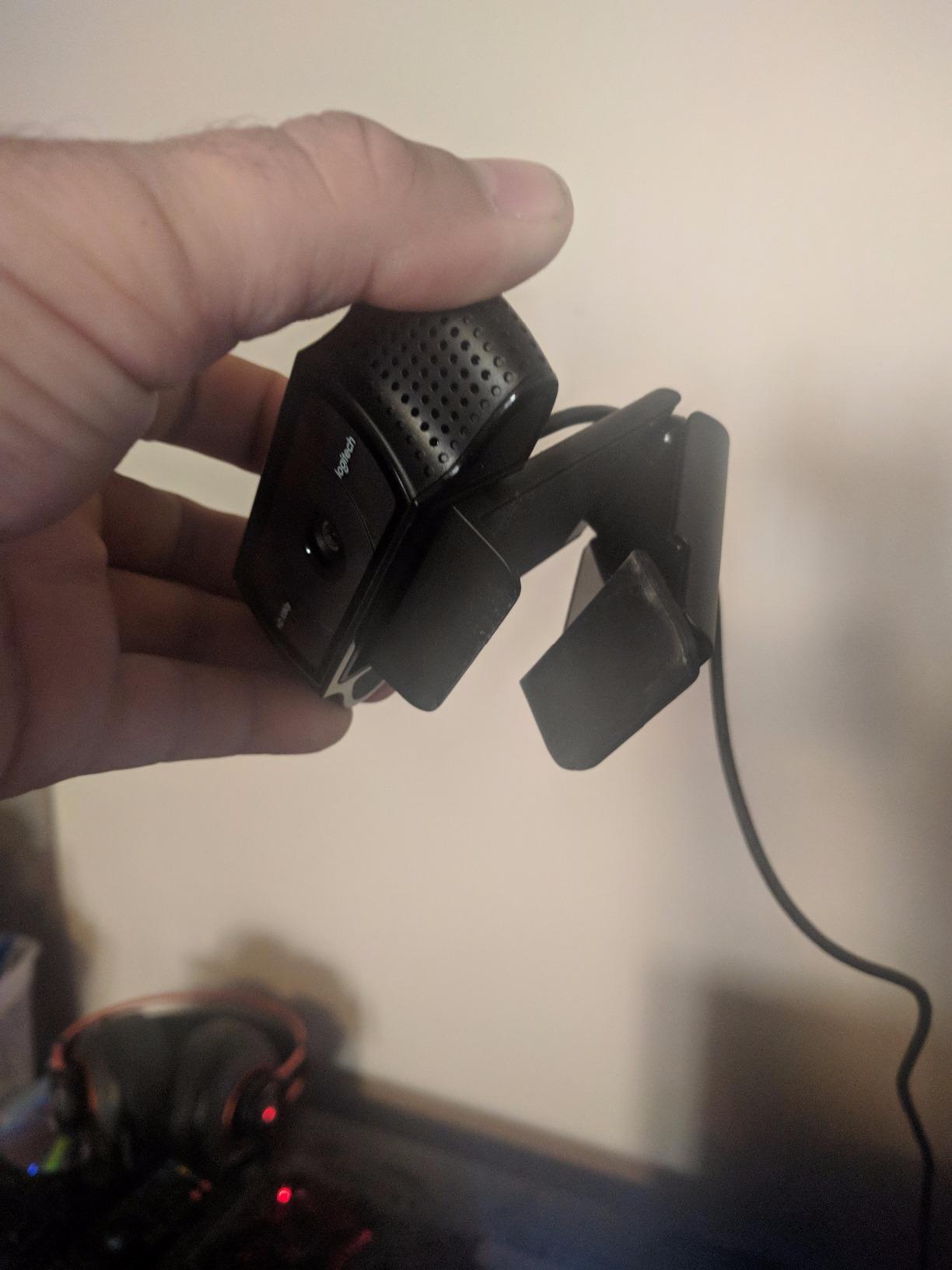 Logitech HD Pro Webcam C920, Widescreen Video Calling and Recording, 1080p Camera, Desktop or Laptop Webcam customer photo 1