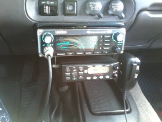 Uniden BEARCAT 880 CB Radio with 40 Channels and Large Easy-to-Read 7-Color LCD Display, NOAA Weather Alert, PA/CB Switch customer photo 2