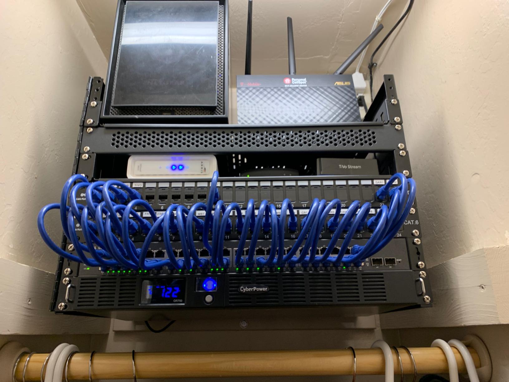 Cable Matters Rackmount or Wall Mount 1U 24 Port Keystone Patch Panel with Cable Management and Support Bar, 19-inch Blank Patch Panel for Keystone Jacks customer photo 2