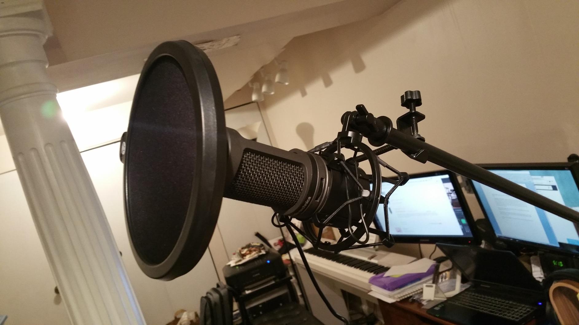 Audio-Technica AT2020USB+ Cardioid Condenser USB Microphone, with Built-in Headphone Jack & Volume Control, Perfect for Content Creators (Black) customer photo 1