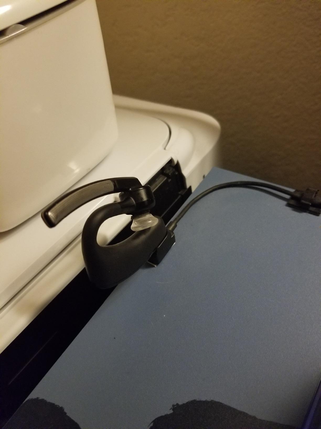 Plantronics - Voyager Legend Wireless Headset (Poly) - Single-Ear Bluetooth w/Noise-Canceling Mic - Voice Controls - Mute & Volume Buttons - Ergonomic Design -Connect to Mobile/Tablet via Bluetooth customer photo 2