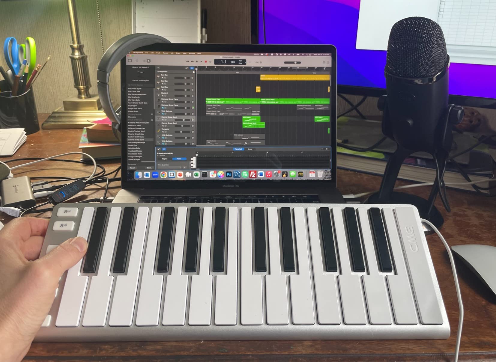 Xkey 25 USB MIDI Keyboard - Apple-Style Ultra-Thin Aluminum Frame, 25 Full-Size Velocity-Sensitive Keys, Polyphonic Aftertouch, Ultra-Low Latency customer photo 1