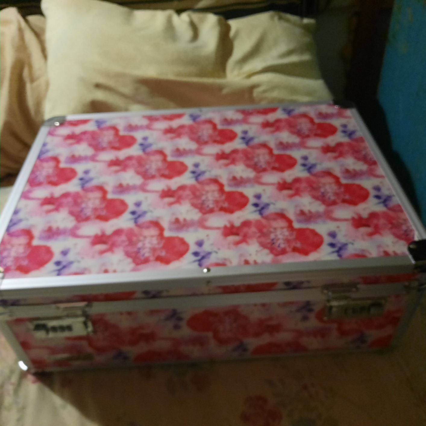 Vaultz Storage Lock Box - 6.5 x 23 x 13.5 Inch - Secure Dorm Storage Trunk with Combination Lock - Ideal Briefcase, Medicine Box, and Personal Item Lock Box - Store Cash, Laptop - Black/Silver customer photo 1