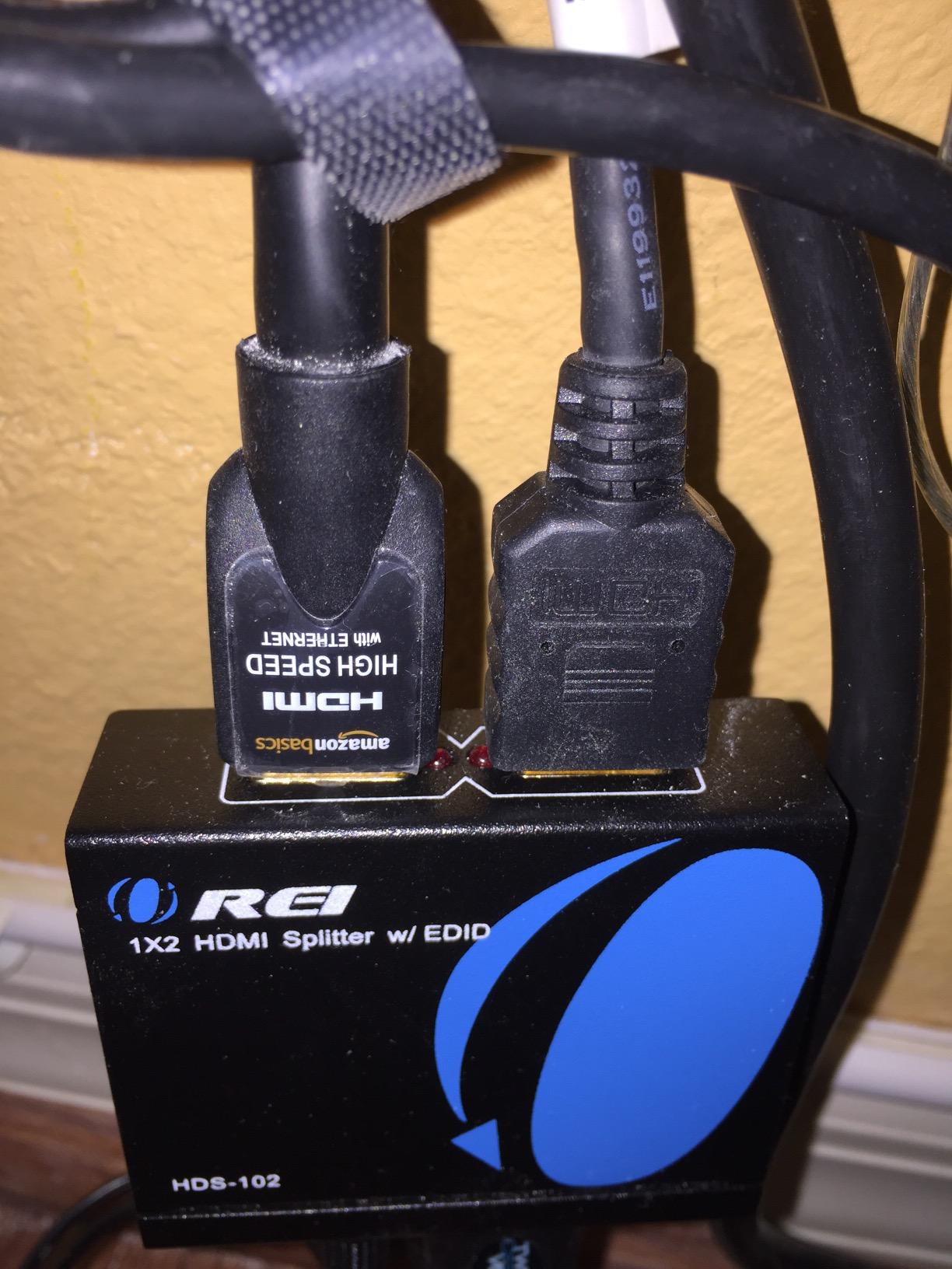 OREI HDMI Splitter 1 in 2 out - Ultra HD 4K @ 30Hz, HDCP, 3D & Full HD 1080P Support for Xbox, PS4, Blu-ray, HDTV - Adapter Included customer photo 1