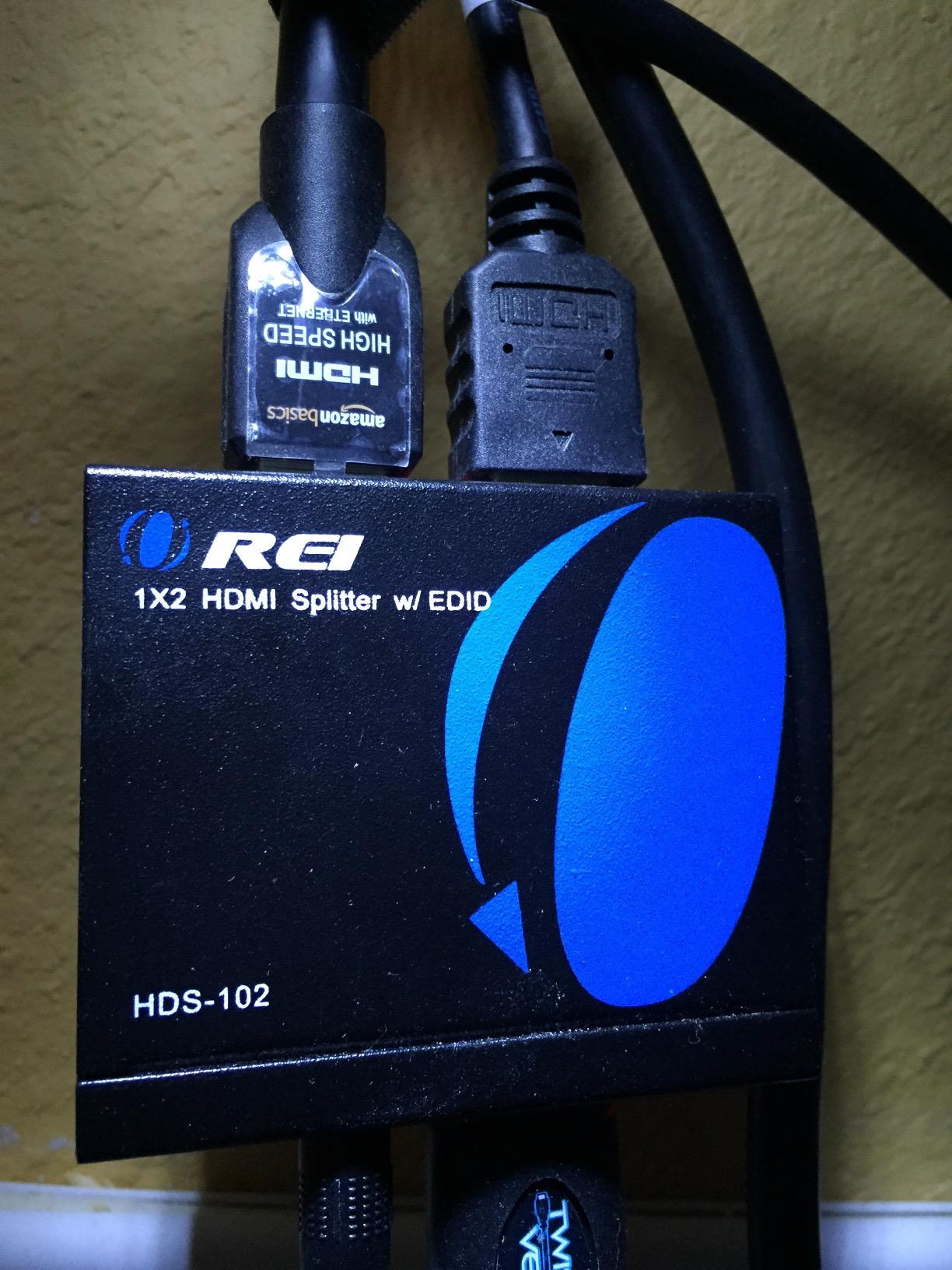 OREI HDMI Splitter 1 in 2 out - Ultra HD 4K @ 30Hz, HDCP, 3D & Full HD 1080P Support for Xbox, PS4, Blu-ray, HDTV - Adapter Included customer photo 2