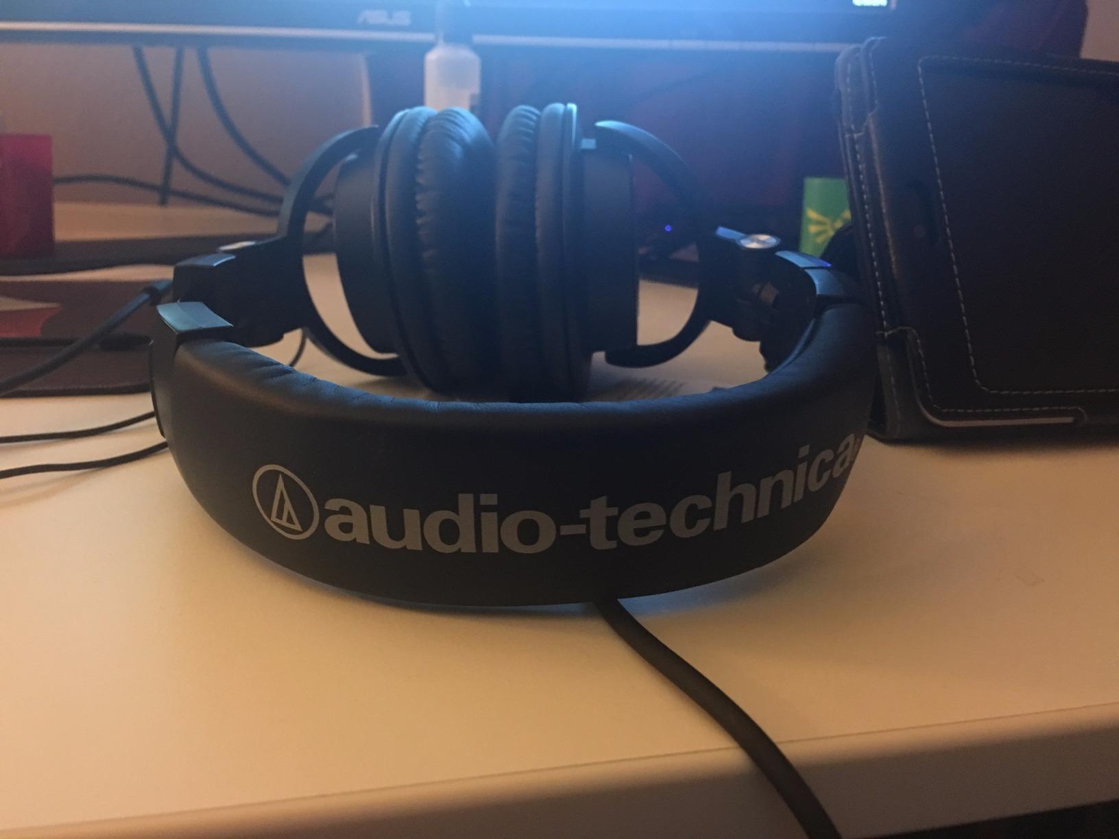 Audio-Technica ATH-M50X Professional Studio Monitor Headphones, Black, Professional Grade, Critically Acclaimed, with Detachable Cable customer photo 2