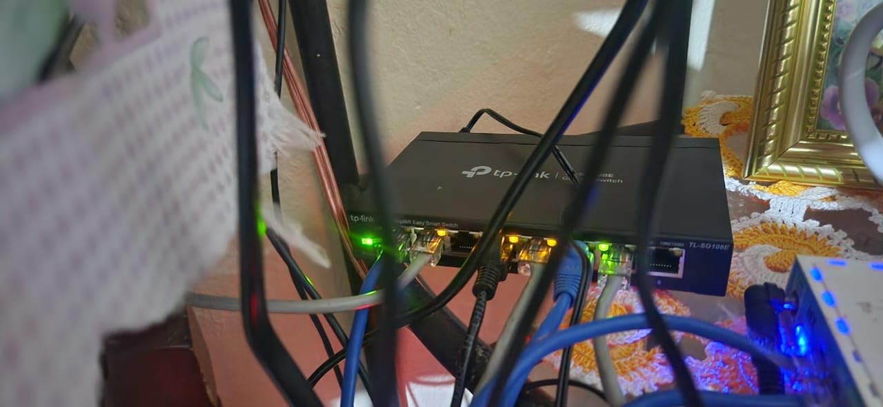 TP-Link 8 Port Gigabit Switch | Easy Smart Managed | Plug & Play | Desktop/Wall-Mount | Sturdy Metal w/ Shielded Ports | Support QoS, Vlan, IGMP and LAG (TL-SG108E) customer photo 1