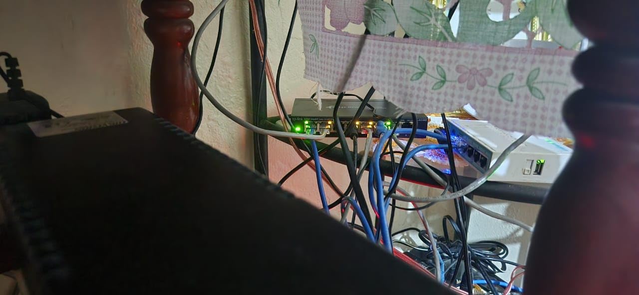 TP-Link 8 Port Gigabit Switch | Easy Smart Managed | Plug & Play | Desktop/Wall-Mount | Sturdy Metal w/ Shielded Ports | Support QoS, Vlan, IGMP and LAG (TL-SG108E) customer photo 2