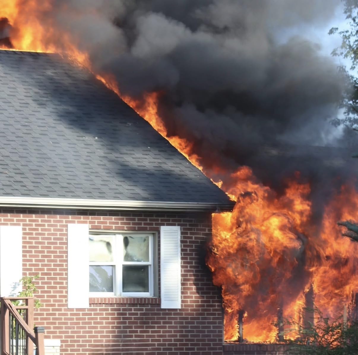 SentrySafe Dark Gray Fireproof and Waterproof Safe with Key Lock, Chest Lock Box with Carrying Handle for Travel, 0.28 Cubic Feet, 6.6 x 15.4 x 14.3 Inches, CFW20201 customer photo 2