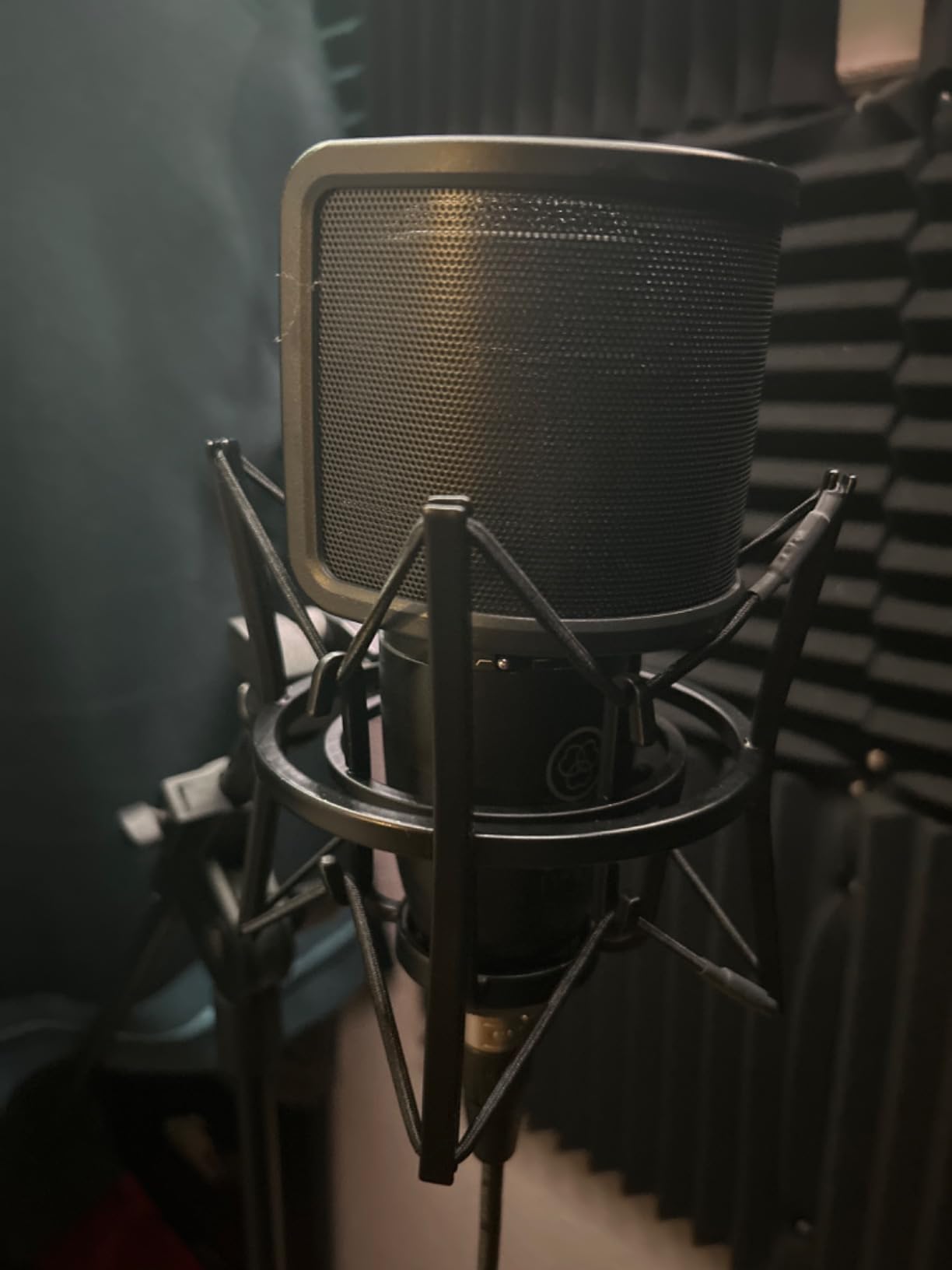 LyxPro MKS1-B Condenser Spider Microphone Shockmount, Anti Vibration and Isolation - Black customer photo 1