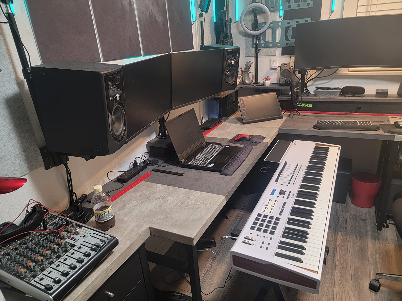 Arturia BeatStep Pro Controller and Sequencer with Aftertouch, Velocity Sensitive, 16 Drum Pads, MIDI/CV/Gate I/O customer photo 1