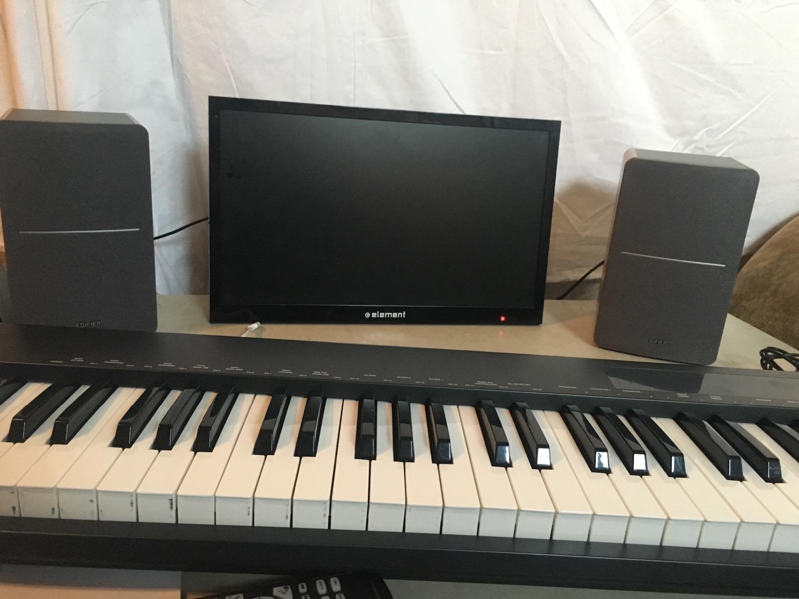 Edifier R1280T Powered Bookshelf Speakers - 2.0 Active Near Field Studio Monitor customer photo 1