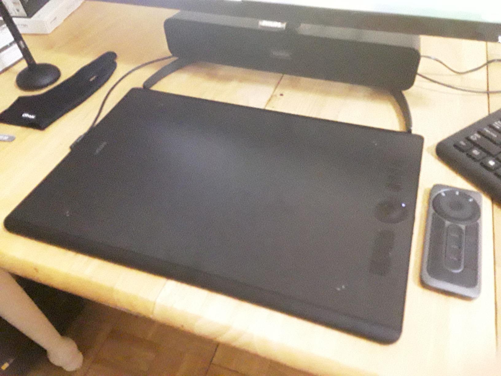 Express Key Remote for Cintiq & Intuos Pro (ACK411050) customer photo 1