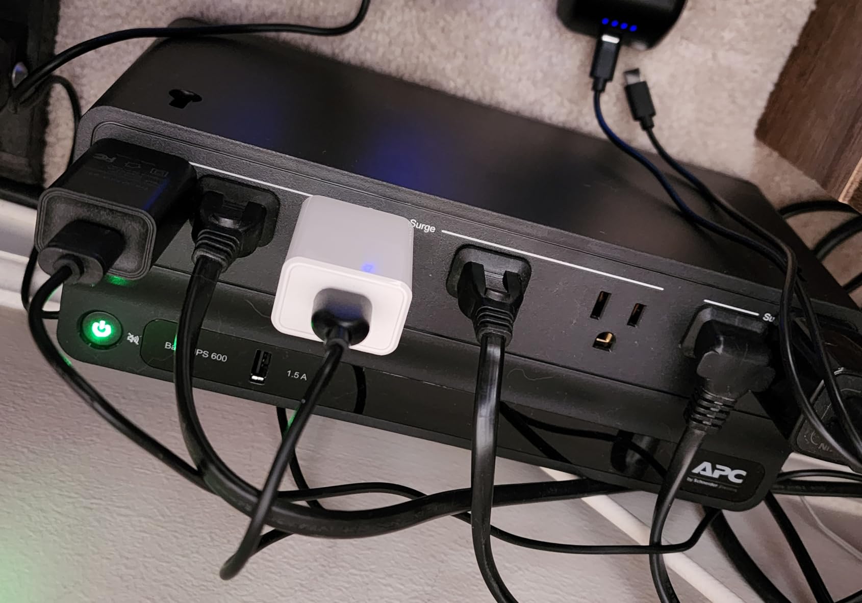 APC UPS 600VA / 330W UPS Battery Backup & Surge Protector, 7 Outlets, USB Charging Port, BE600M1 customer photo 2