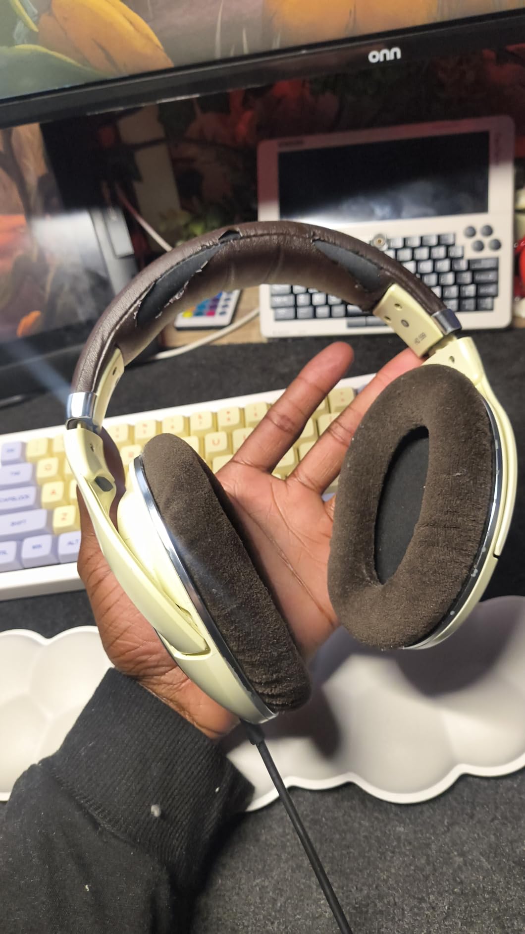 SENNHEISER HD 599 Open Back Headphone, Ivory customer photo 2