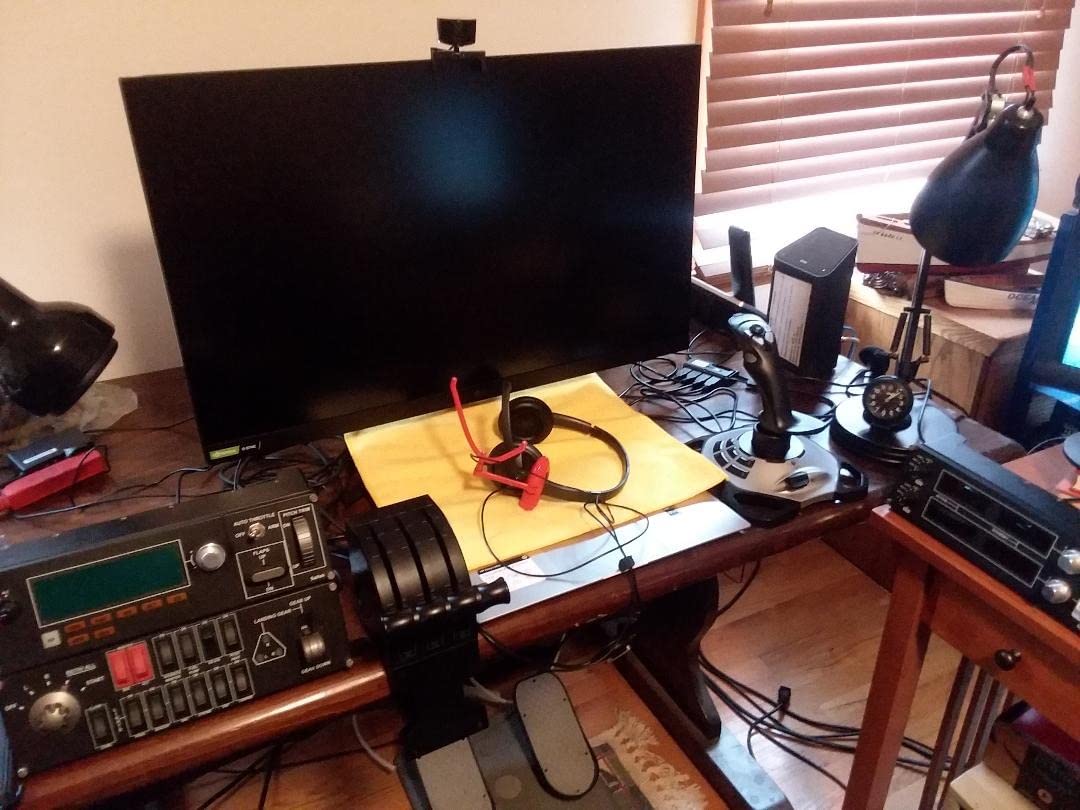 Logitech G Saitek PRO Flight Throttle Quadrant, Professional Simulation Axis Levers, LCD Display, 3x Two-Way Rocker Switches, Adjustable Bracket, USB, PC - Black customer photo 2