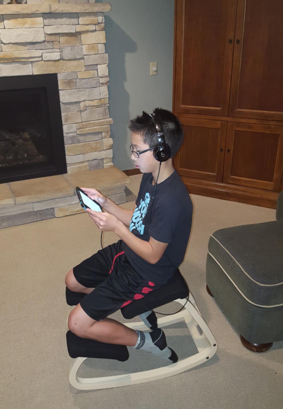 Varier Variable Natural/Grey Ergonomic Office Kneeling Chair for Desk - Back Pain Relief, Rocking Seat for Home, Study & Posture Support - 10 Year Limited Warranty customer photo 1