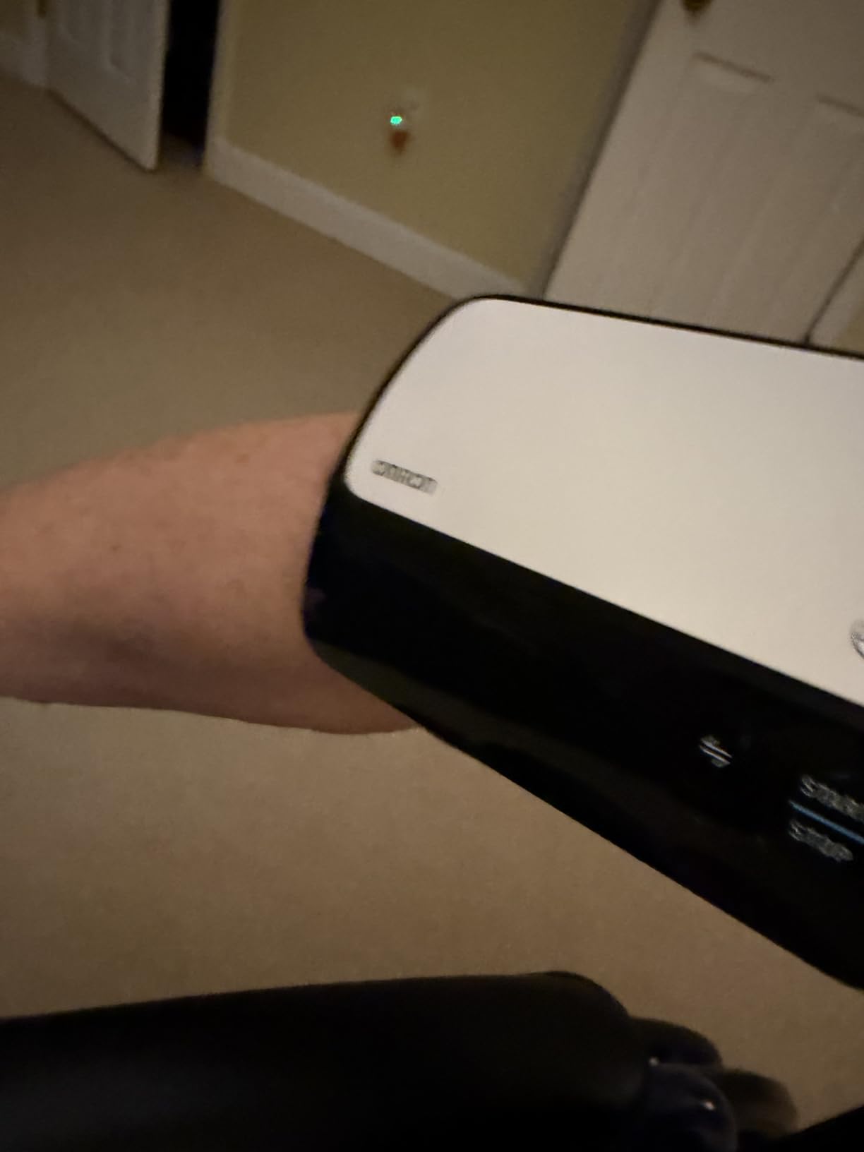 OMRON Evolv Wireless Blood Pressure Monitor for Home Use & Upper Arm Blood Pressure Cuff - #1 Doctor & Pharmacist Recommended Brand - Clinically Validated - Connect App customer photo 1