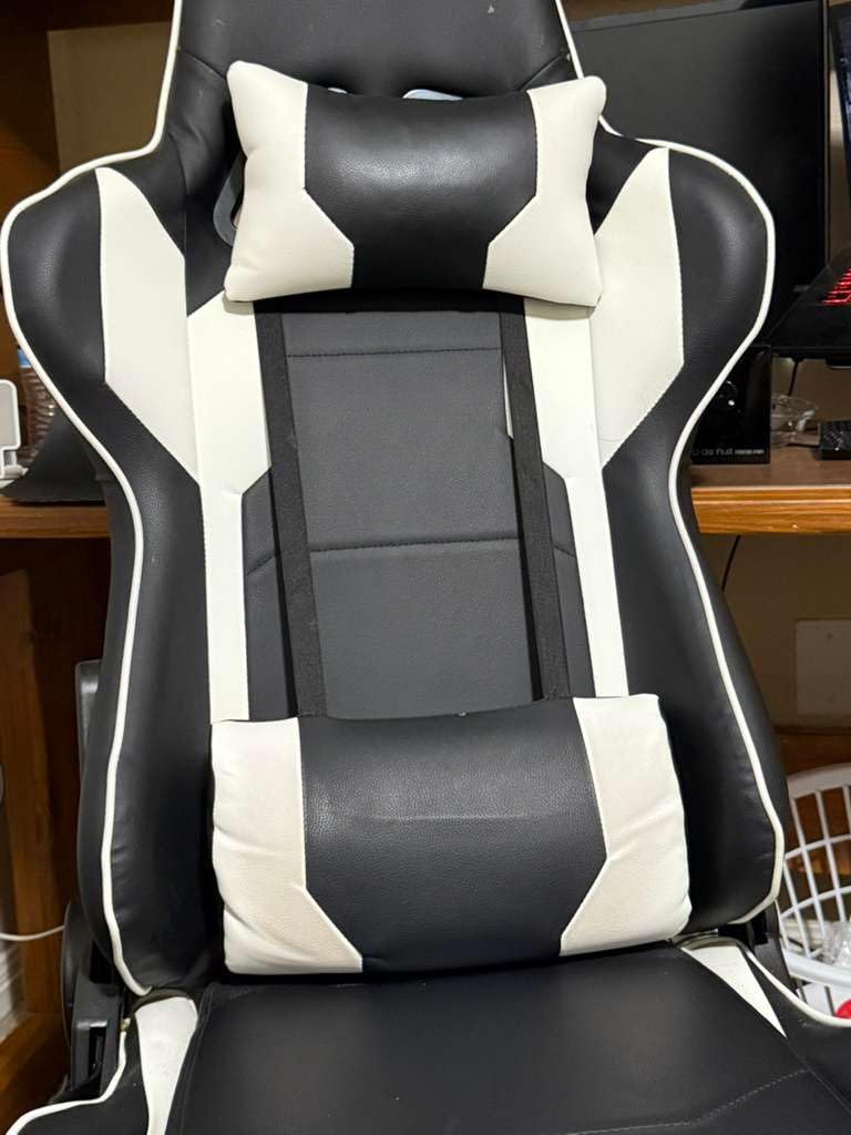 Homall Gaming Chair, Office Chair High Back Computer Chair Leather Desk Chair Racing Executive Ergonomic Adjustable Swivel Task Chair with Headrest and Lumbar Support (White) customer photo 1
