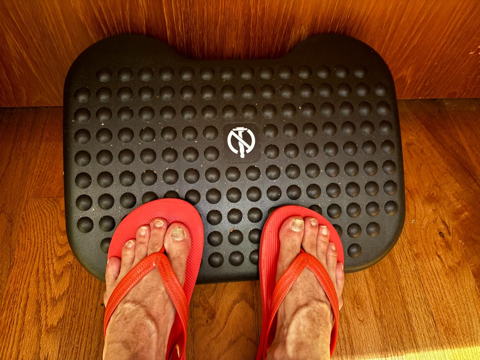 Mount-It! Under Desk Footrest with Foot Pedal Height Adjustment (4.25