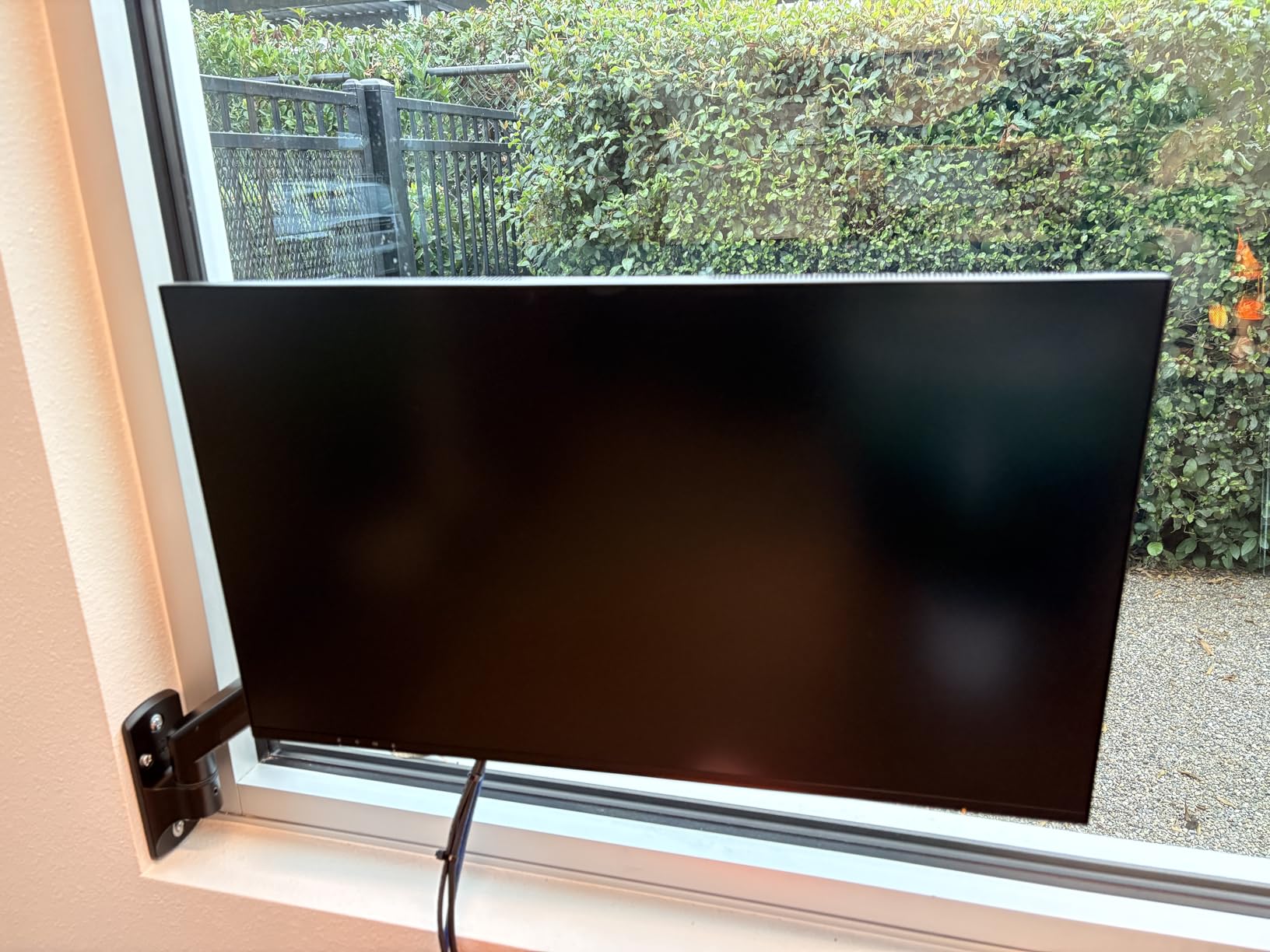 WALI Computer Monitor Wall Mount for 17 to 32 Inch Screens, Single Monitors Mount Holds up to 22lbs, Fully Adjustable Gas Spring Wall Mount Monitor Arm, 75x75/100x100mm VESA Mount (GSWM001), Black customer photo 1