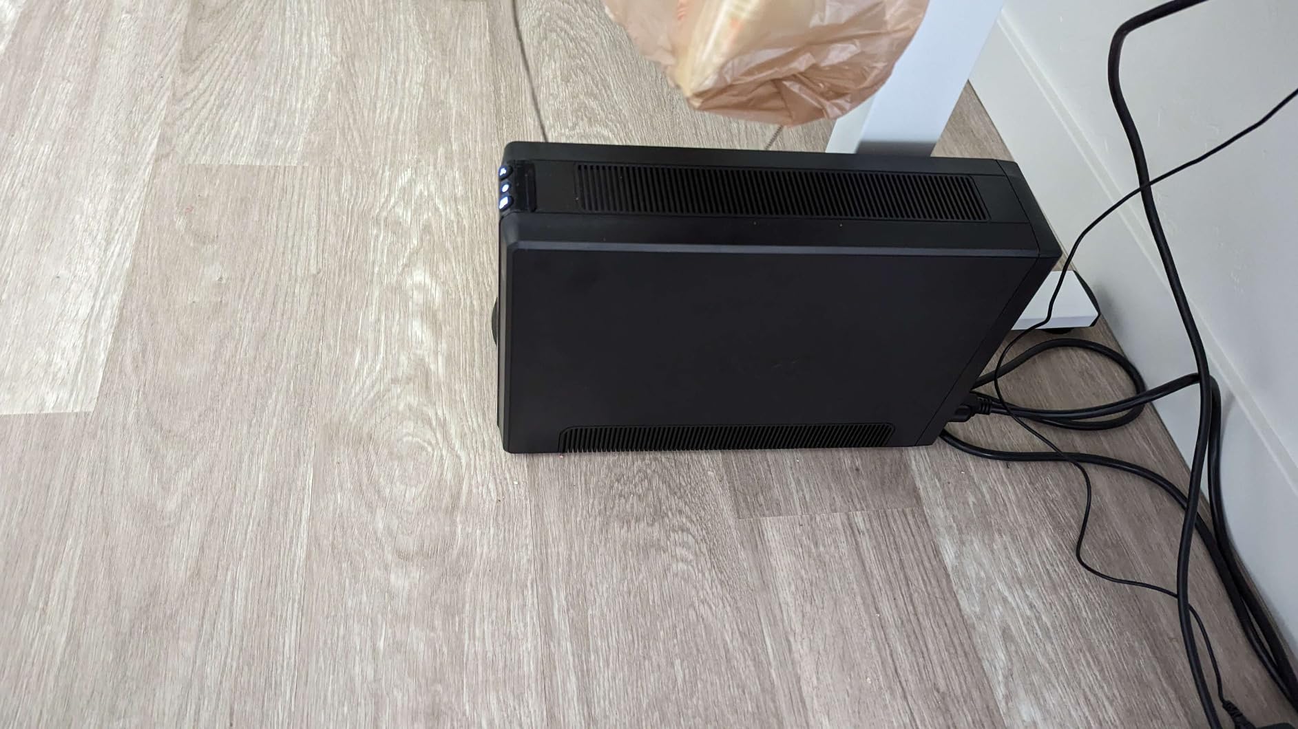 APC Back-UPS Pro 1350VA UPS, 810W Battery Backup & Surge Protector, AVR, 10 Outlets (NEMA 5-15R), LCD Display, BX1350M Uninterruptible Power Supply for Computers, Wi-Fi Router, Home Office Electronics customer photo 2