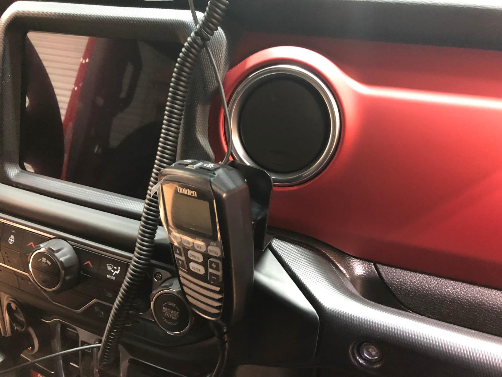 Uniden CMX760 Bearcat Off Road Series Compact Mobile CB Radio, 40-Channel Operation, Ultra-Compact for Easy Mounting, 7-Color Backlit LCD Display on Mic customer photo 1