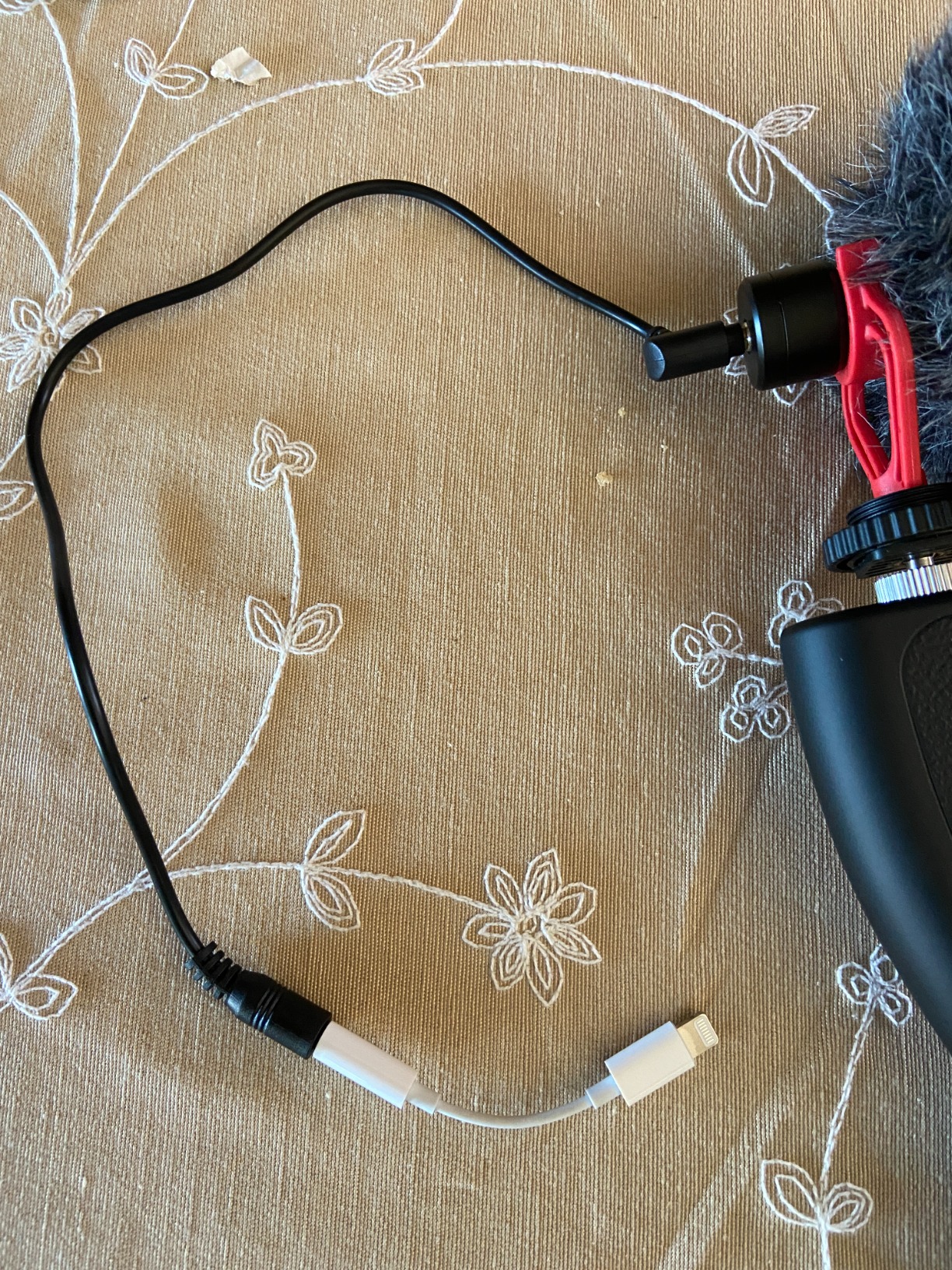 Movo VXR10 Universal Shotgun Mic for Camera - Camera Microphone for DSLR, iPhone and Android Smartphones - Compatible with Canon EOS, Nikon, and Sony Cameras - Professional Video Microphone customer photo 1