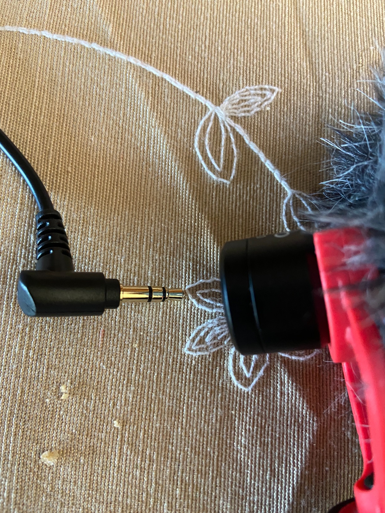 Movo VXR10 Universal Shotgun Mic for Camera - Camera Microphone for DSLR, iPhone and Android Smartphones - Compatible with Canon EOS, Nikon, and Sony Cameras - Professional Video Microphone customer photo 2