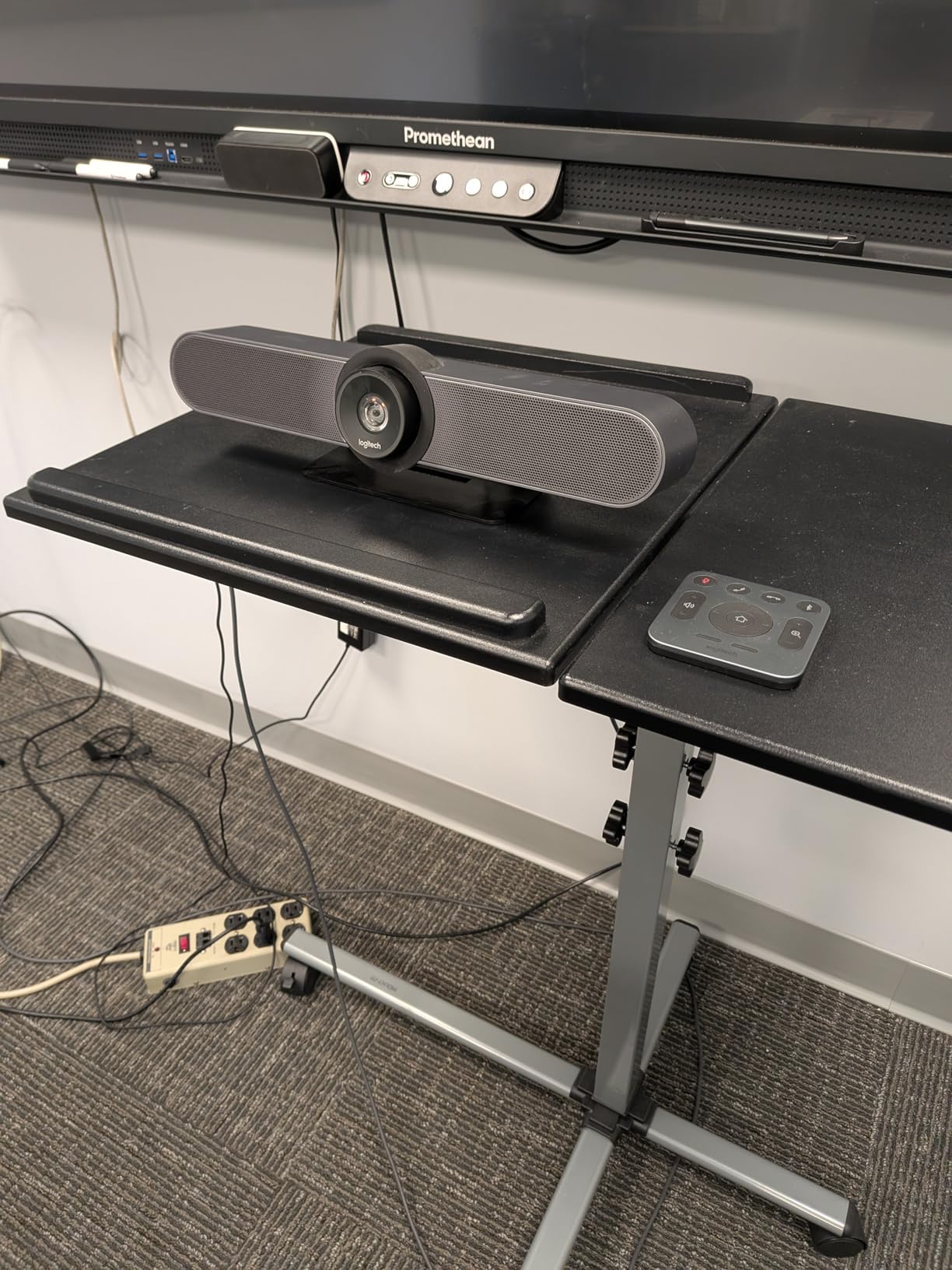 Logitech MeetUp Video Conferencing System, Ultra HD 4K/1080p/720p, 3 Microphones/Adjustable Speakers, Wide Field of View 120°, PC/Mac/Laptop/MacBook/Tablet - Black customer photo 1