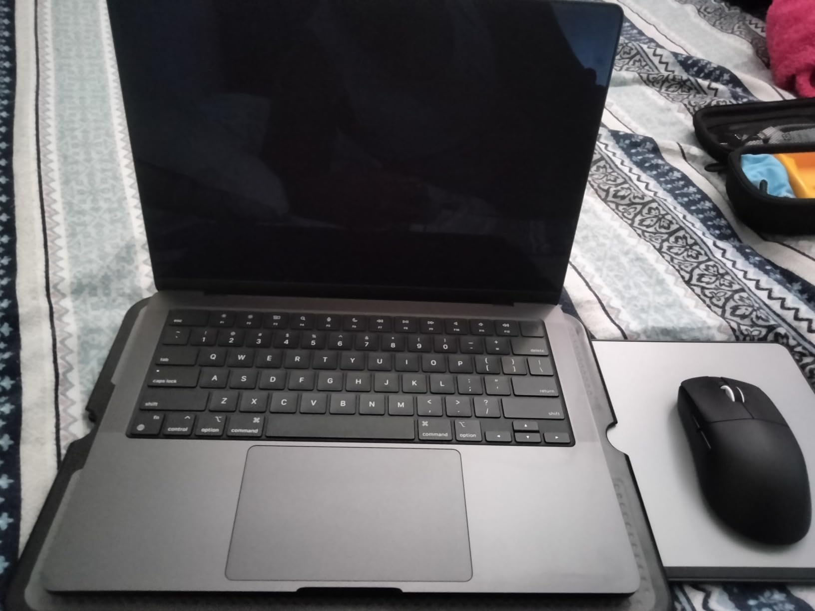 AboveTEK Portable Laptop Lap Desk w/Retractable Left/Right Mouse Pad Tray, Non-Slip Heat Shield Tablet Notebook Computer Stand Table w/Sturdy Stable Work Surface for Bed Sofa Couch or Travel customer photo 1