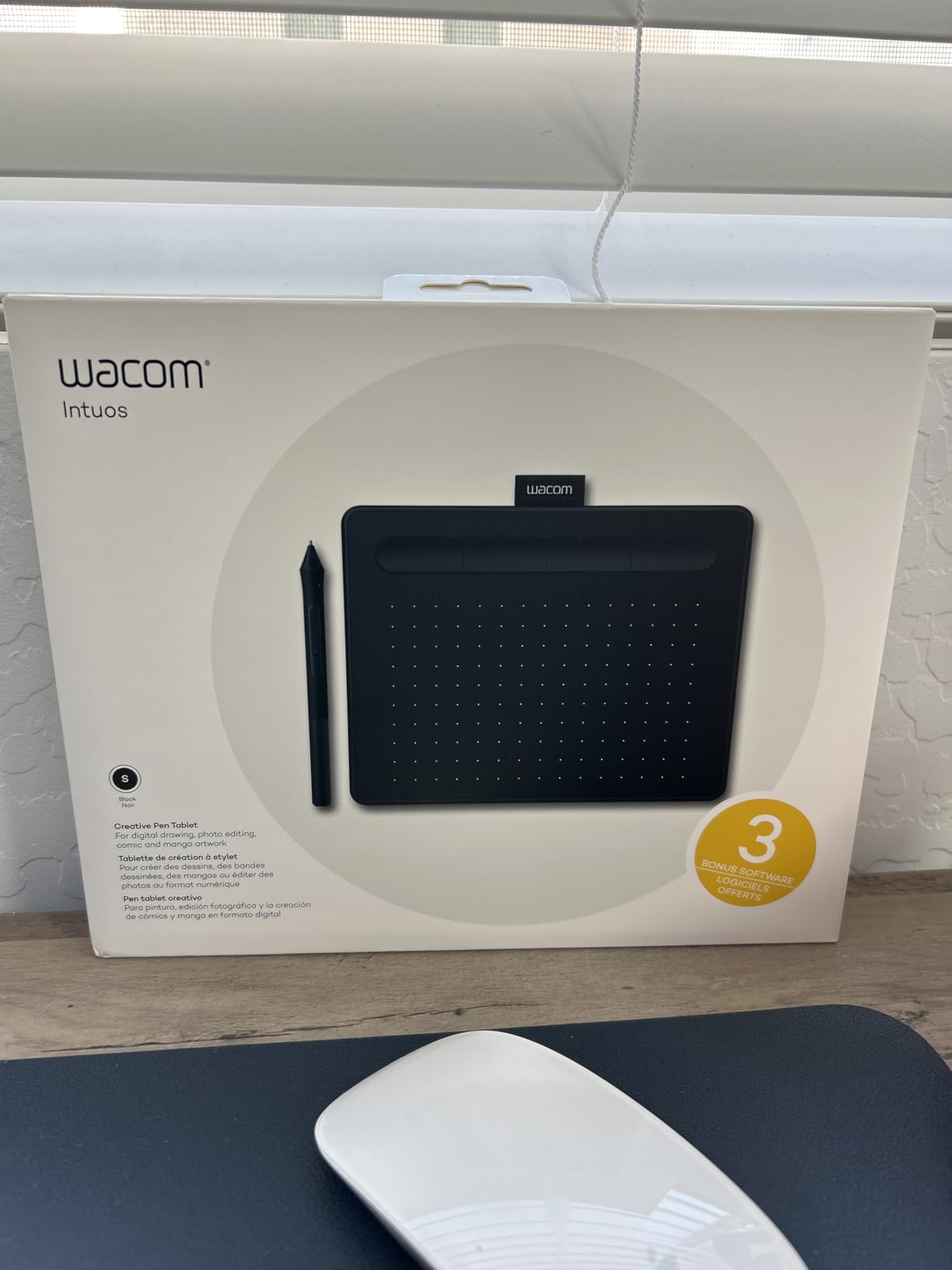 Wacom Intuos Small Graphics Drawing Tablet, Includes Training & Software; 4 Customizable ExpressKeys Compatible with Chromebook Mac Android & Windows, Black customer photo 1