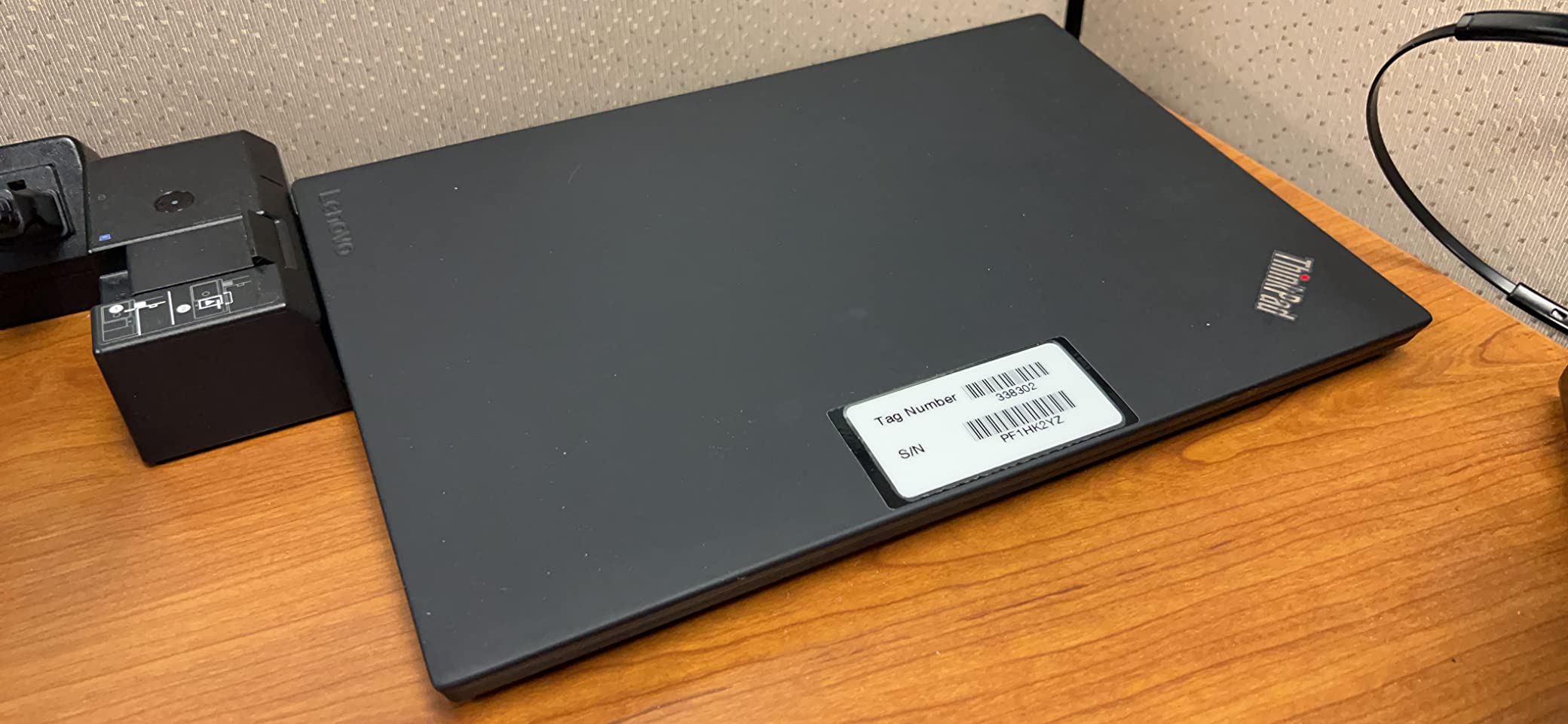 Lenovo ThinkPad Ultra Docking Station US (40AJ0135US) customer photo 2