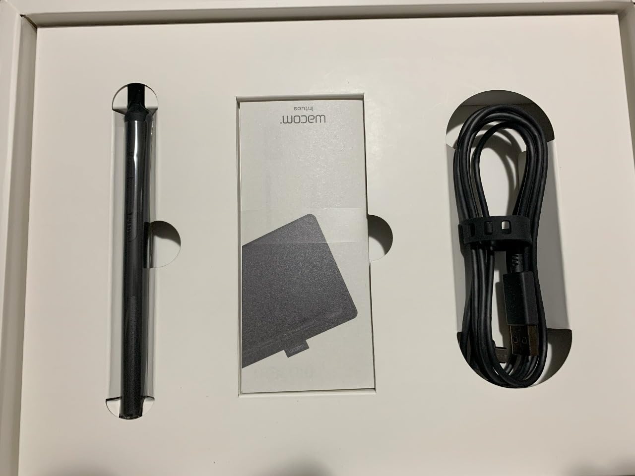 Wacom Intuos Medium Bluetooth Graphics Drawing Tablet, Portable for Teachers, Students and Creators, 4 Customizable ExpressKeys customer photo 2