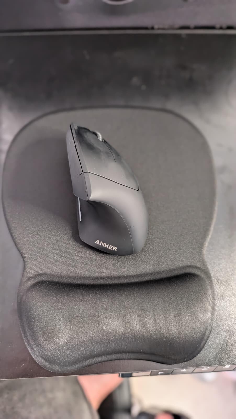 MROCO Ergonomic Mouse Pad with Gel Wrist Rest, Smooth Wrist Support Surface, Non-Slip PU Base for Pain Relief, Comfortable Mousepad for Computer, Laptop, Office & Home, 9.4 x 8.1 in, Black customer photo 2