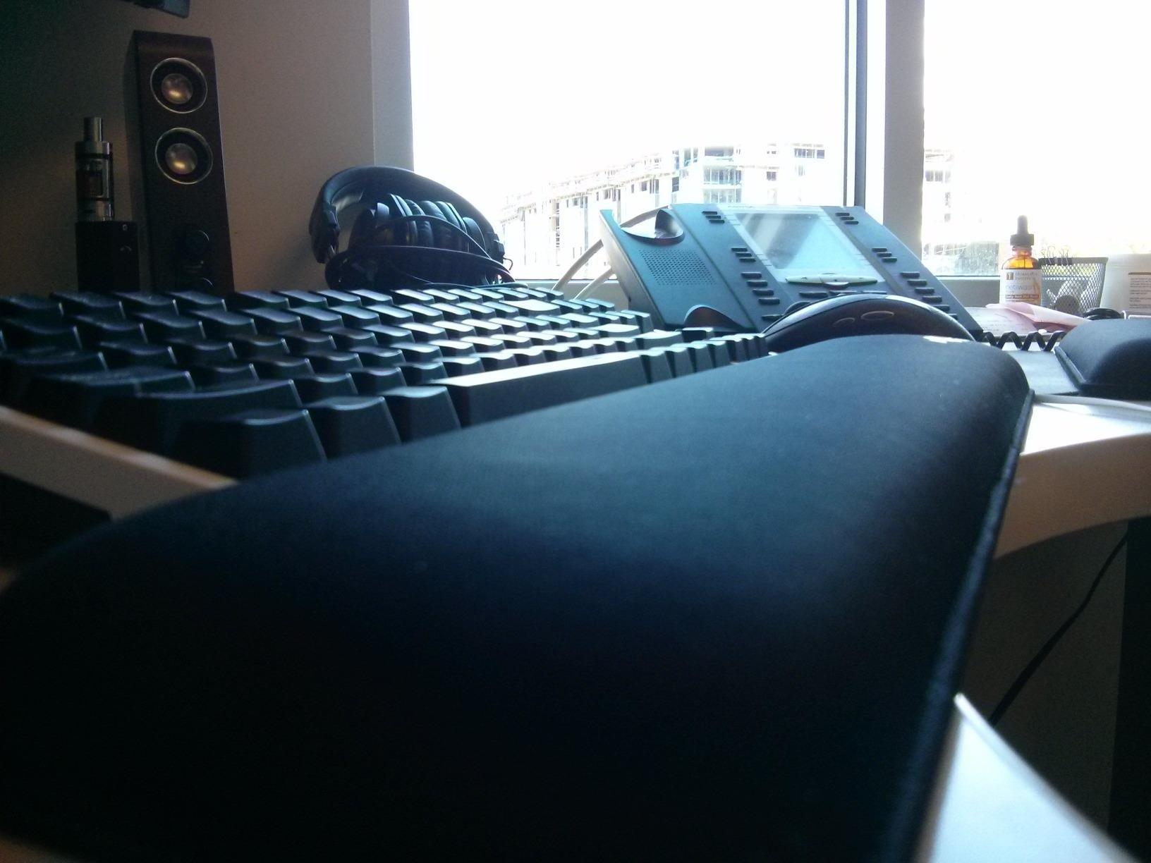 Glorious Wrist Pad/Rest - Compact - Black - Mechanical Keyboards, Stitched Edges, Ergonomic | 12x4 inches | 25mm/1in Thick (GWR-75) Compact (Black) customer photo 2